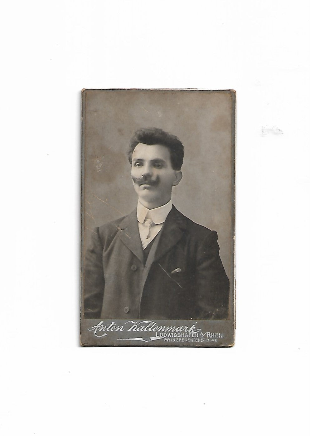 Foto Anton Kaltenmark Ludwigshafen Porträtfoto junger Mann