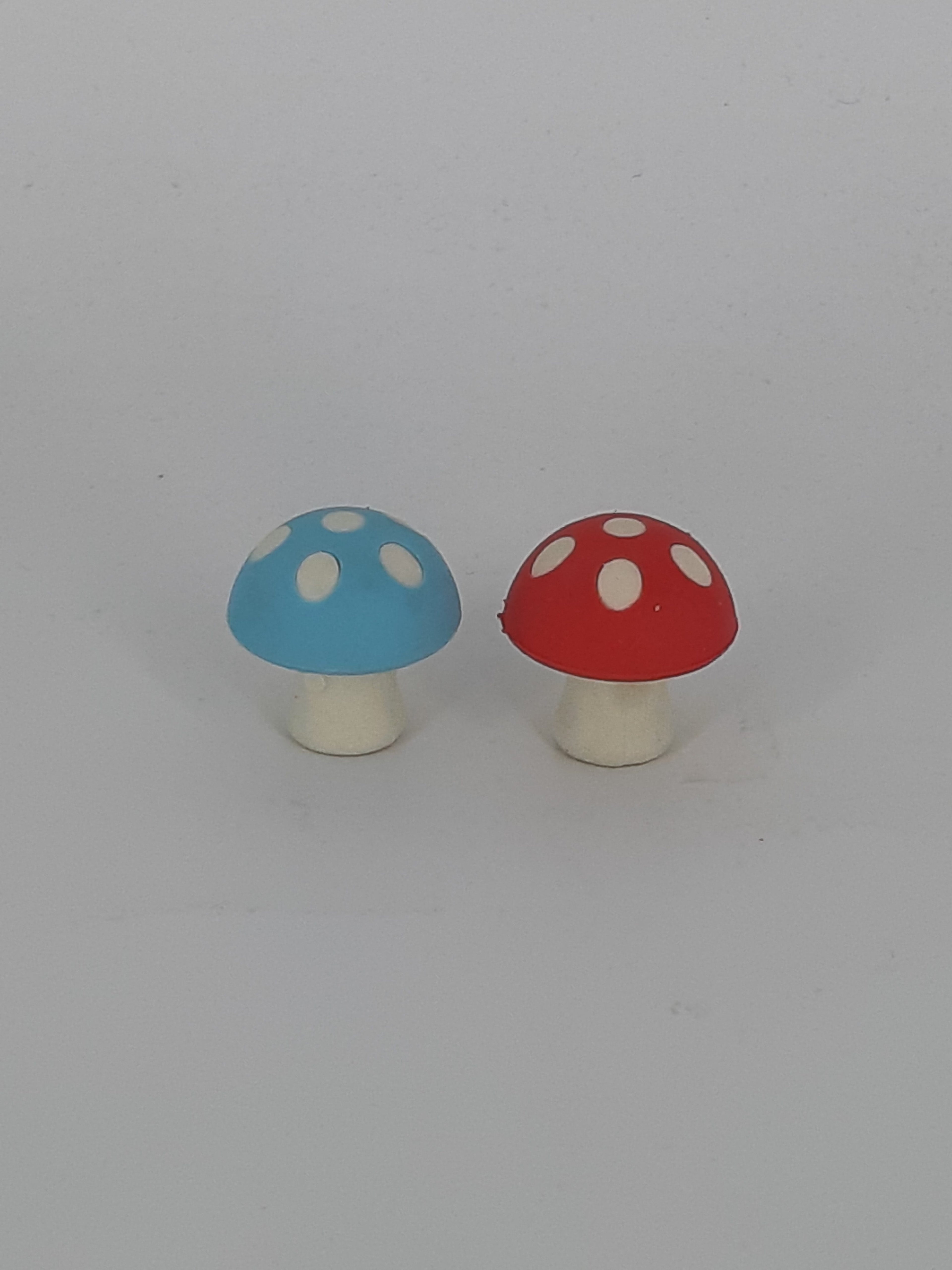 Radierer 2 Pilze blau/rot mit weißen Punkten