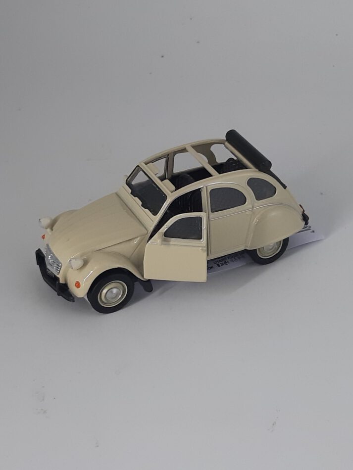 Modellauto Citroen 2 CV - Ente beige offen (aus Metall mit Friktionsmotor) 1:38