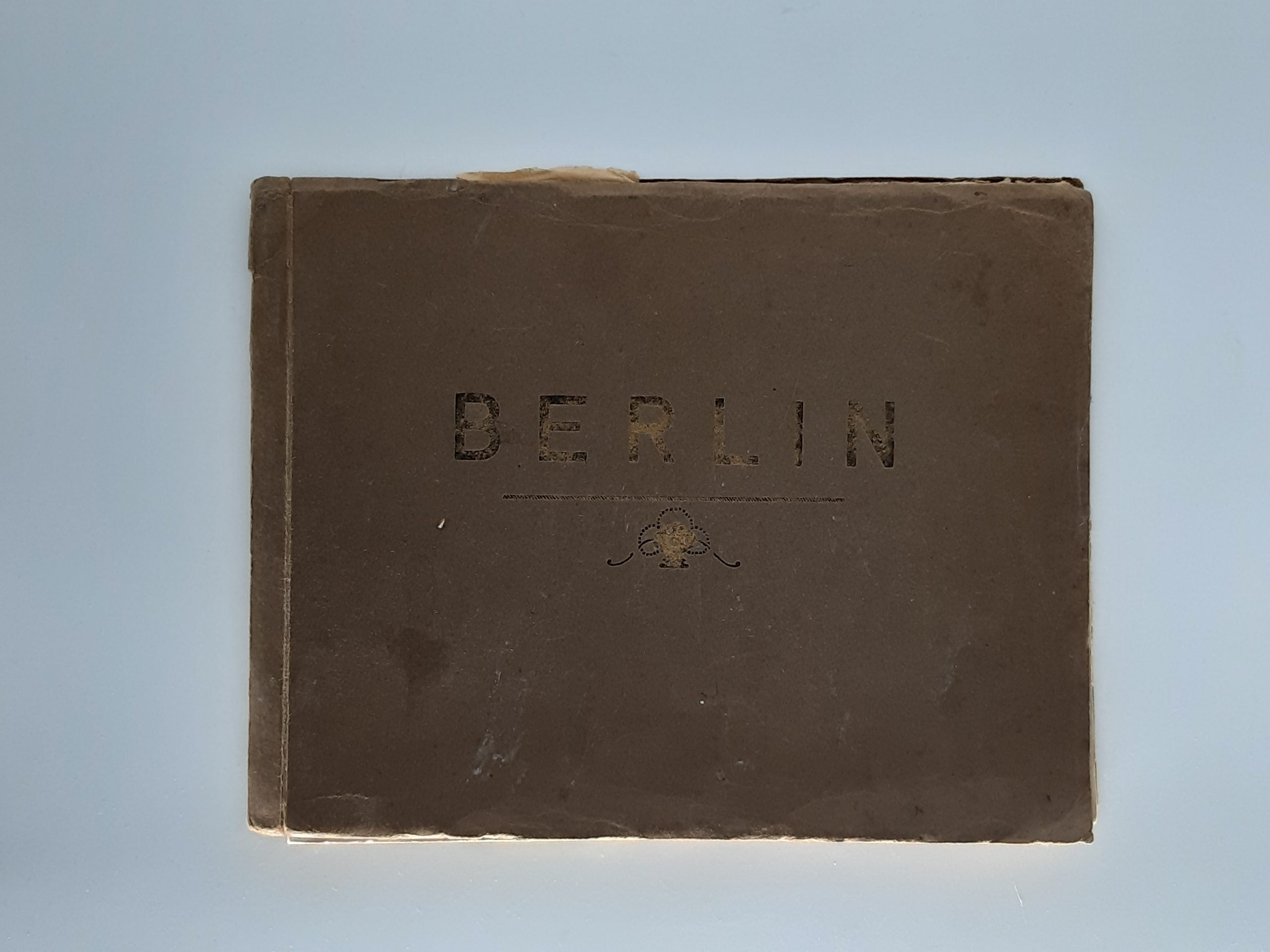 Berlin Erinnerung an Berlin – Historisches Lichtdruck‑Album um 1900 mit 16 Ansichten
