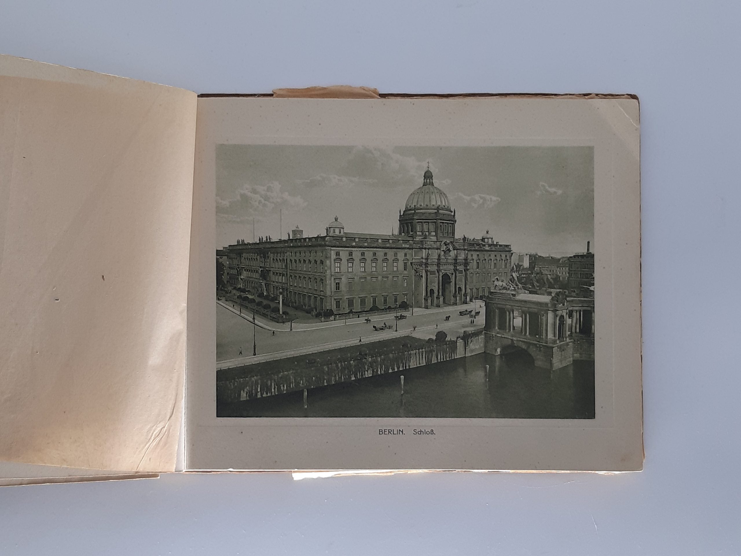 Berlin Erinnerung an Berlin – Historisches Lichtdruck‑Album um 1900 mit 16 Ansichten