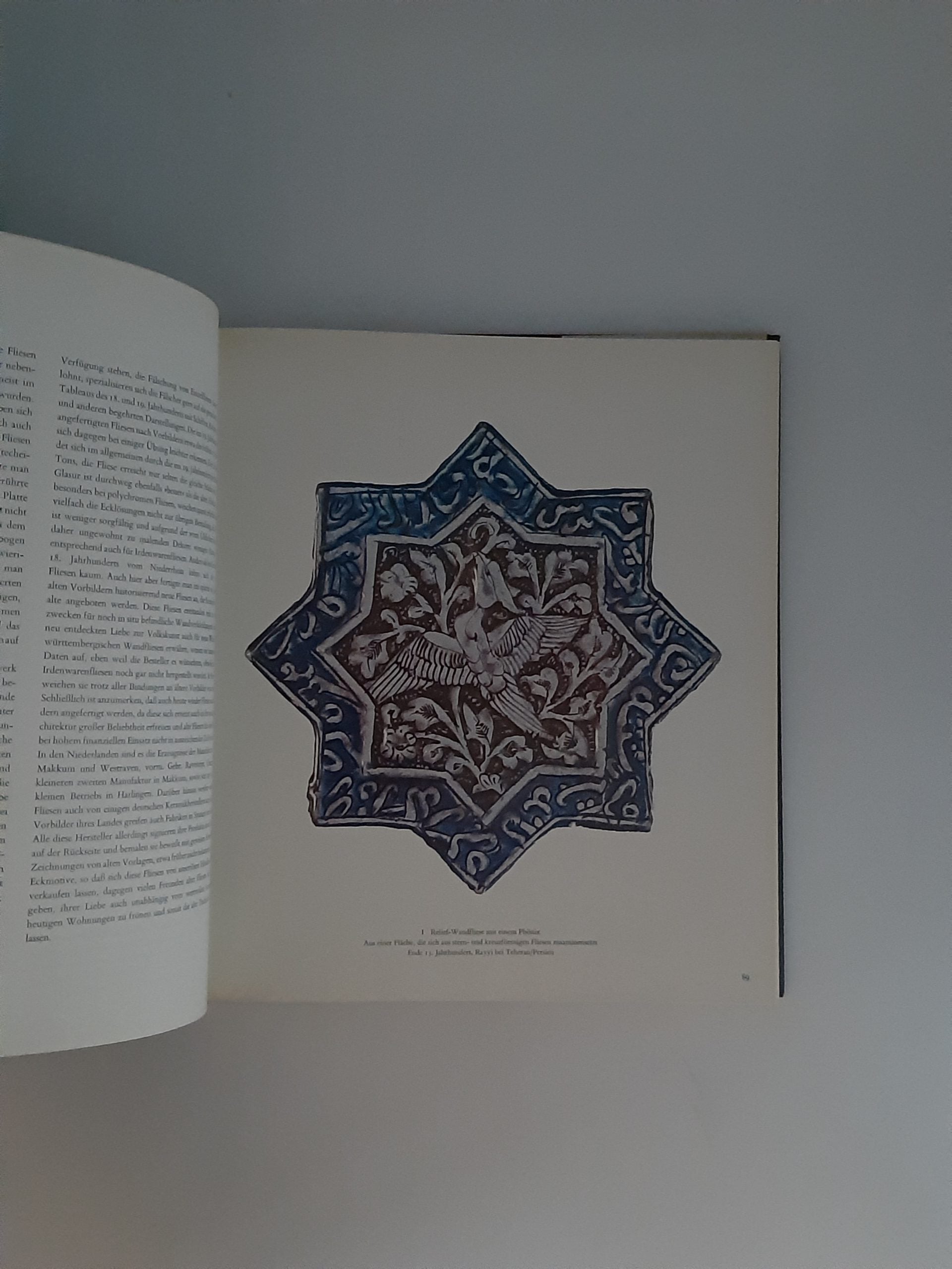 Kulturgeschichte Gerhard Kaufmann Bemalte Wandfliesen Bunte Welt auf kleinen Platten Verlag Georg D.W. Callwey München 1973