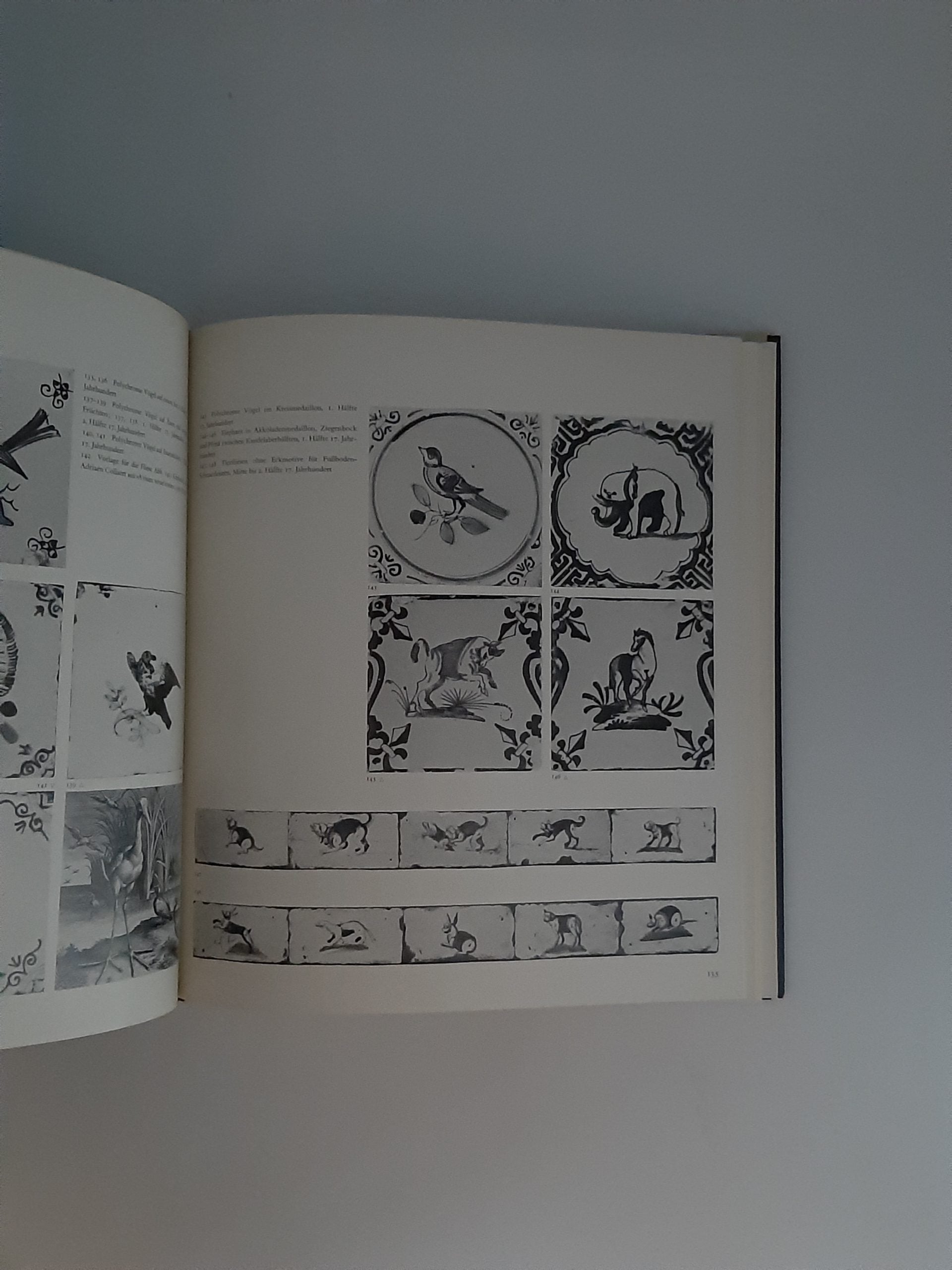 Kulturgeschichte Gerhard Kaufmann Bemalte Wandfliesen Bunte Welt auf kleinen Platten Verlag Georg D.W. Callwey München 1973