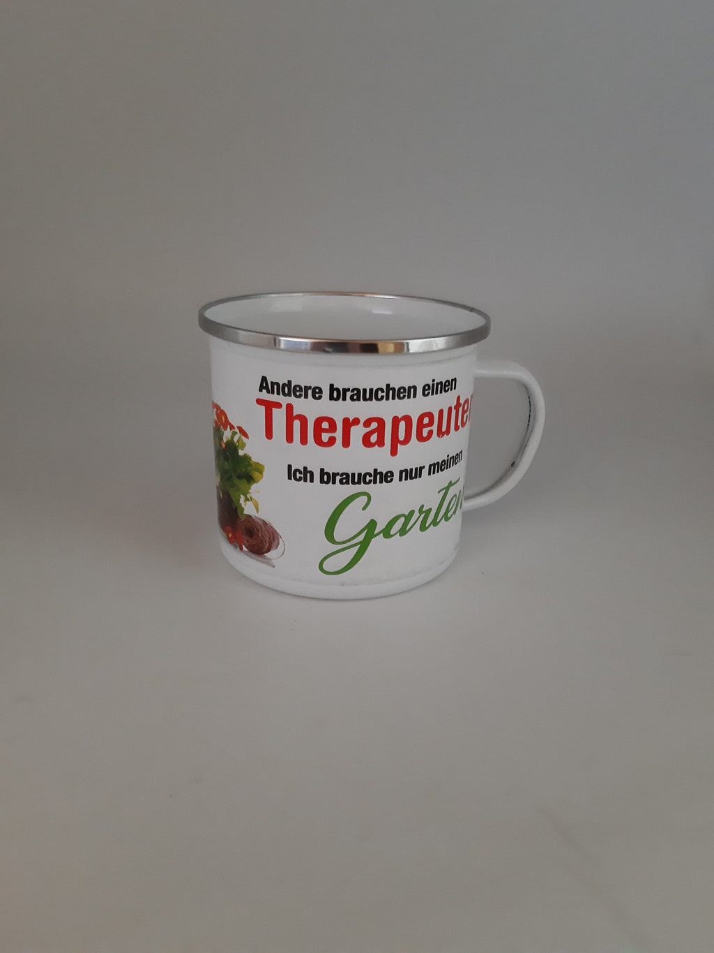 Emaille Becher "Andere brauchen einen THERAPEUTEN - Ich brauche nur meinen GARTEN" 0,5 L