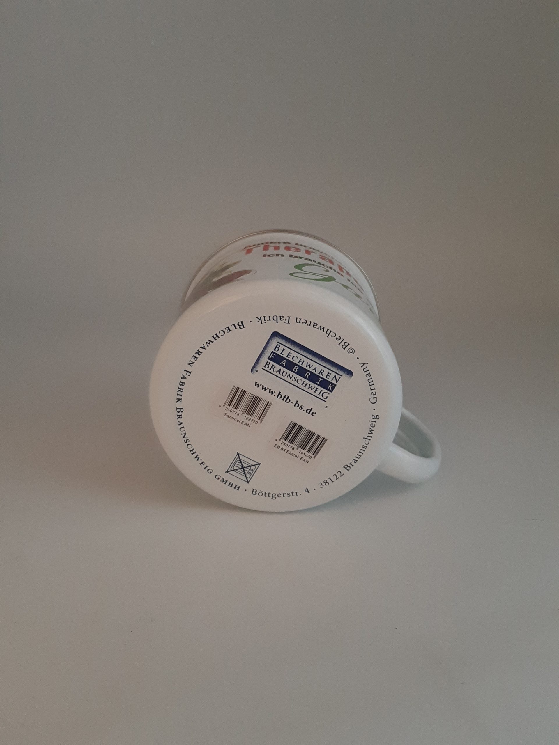Emaille Becher "Andere brauchen einen THERAPEUTEN - Ich brauche nur meinen GARTEN" 0,5 L