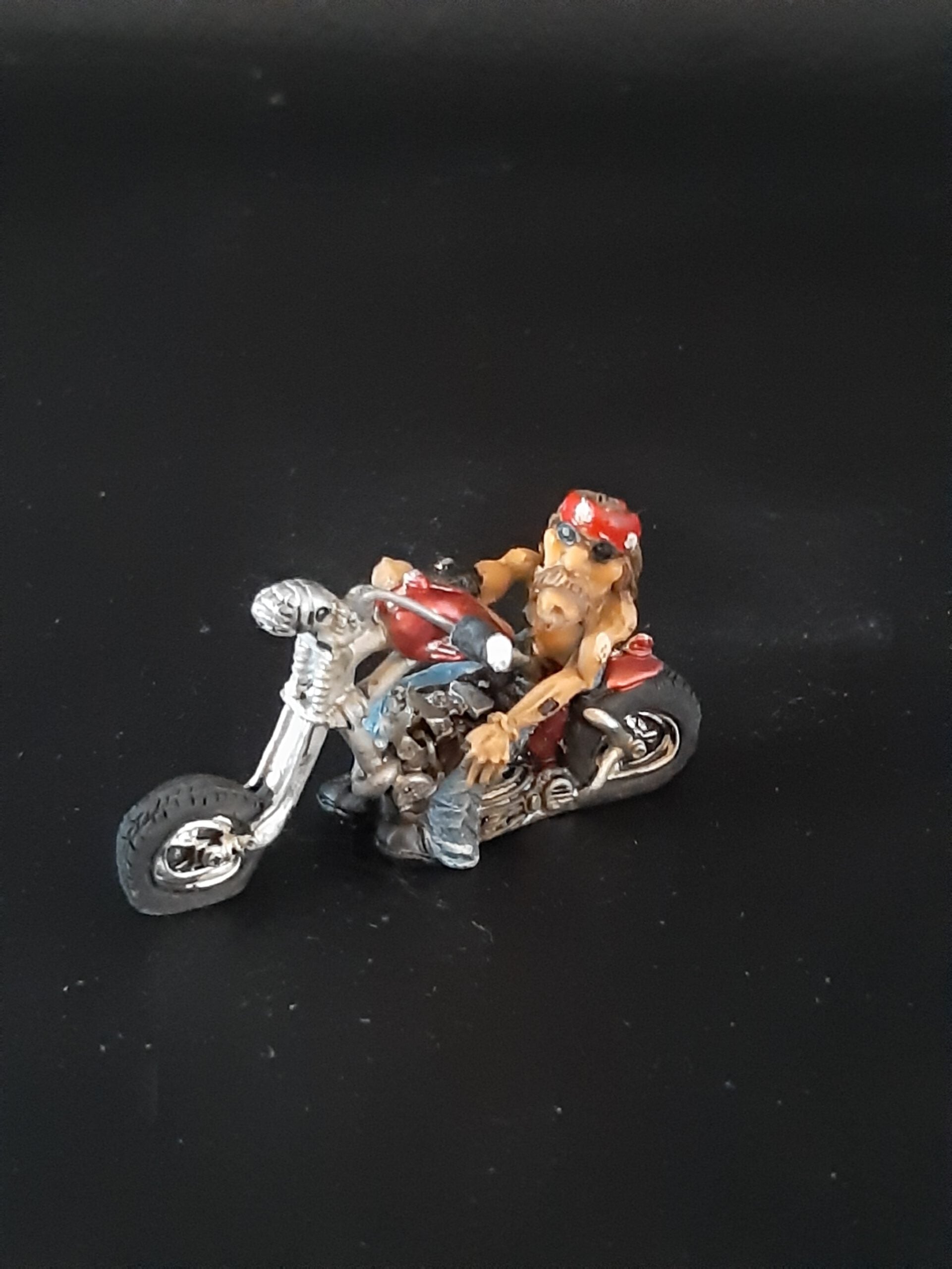 Dies & Das - Figur Biker klein rotes Kopftuch aus Polyresin Länge ca 7 cm