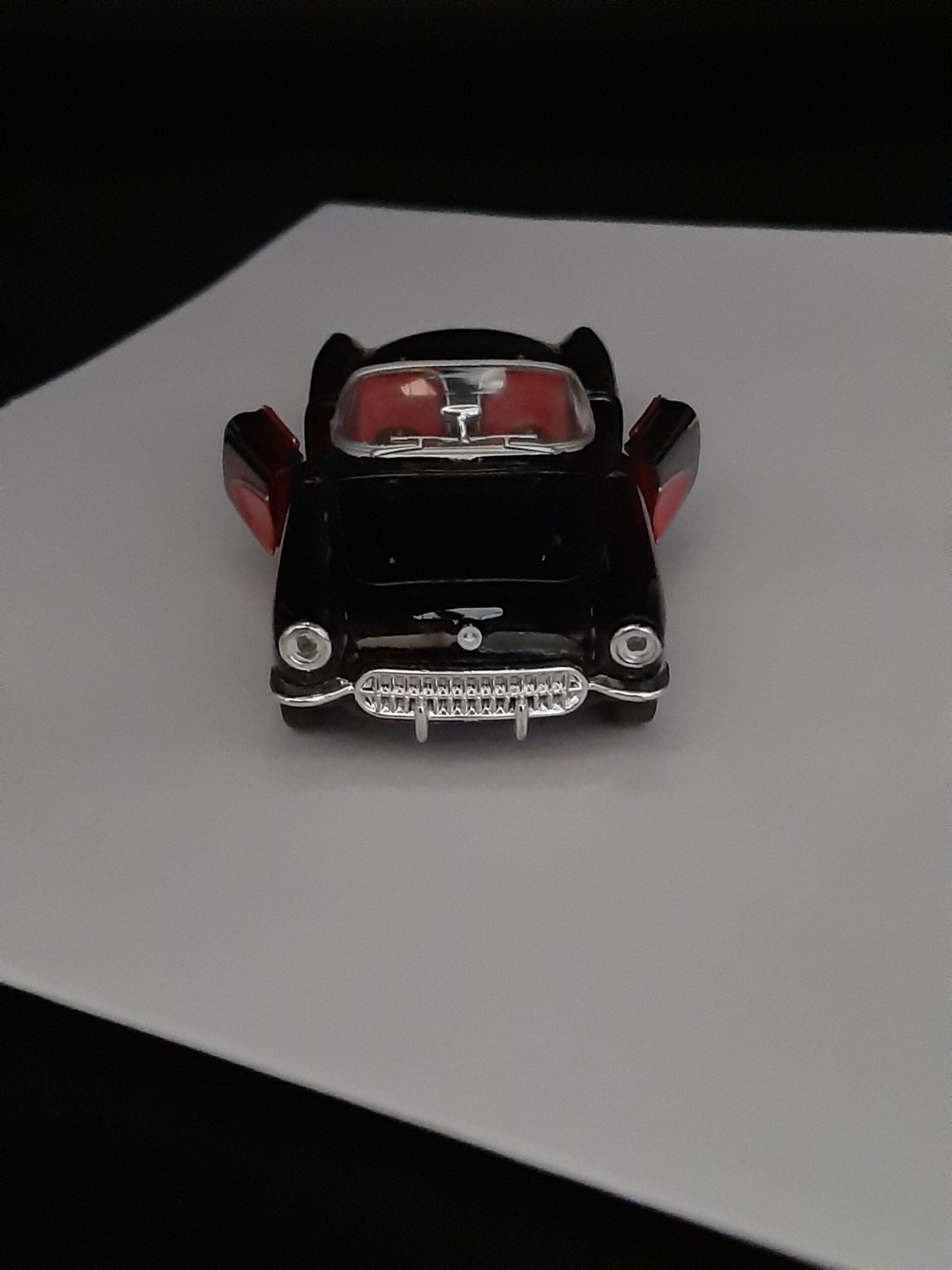 Modellauto Chevrolet 1957 - Corvette Cabrio schwarz (aus Metall mit Friktionsmotor) 1:36
