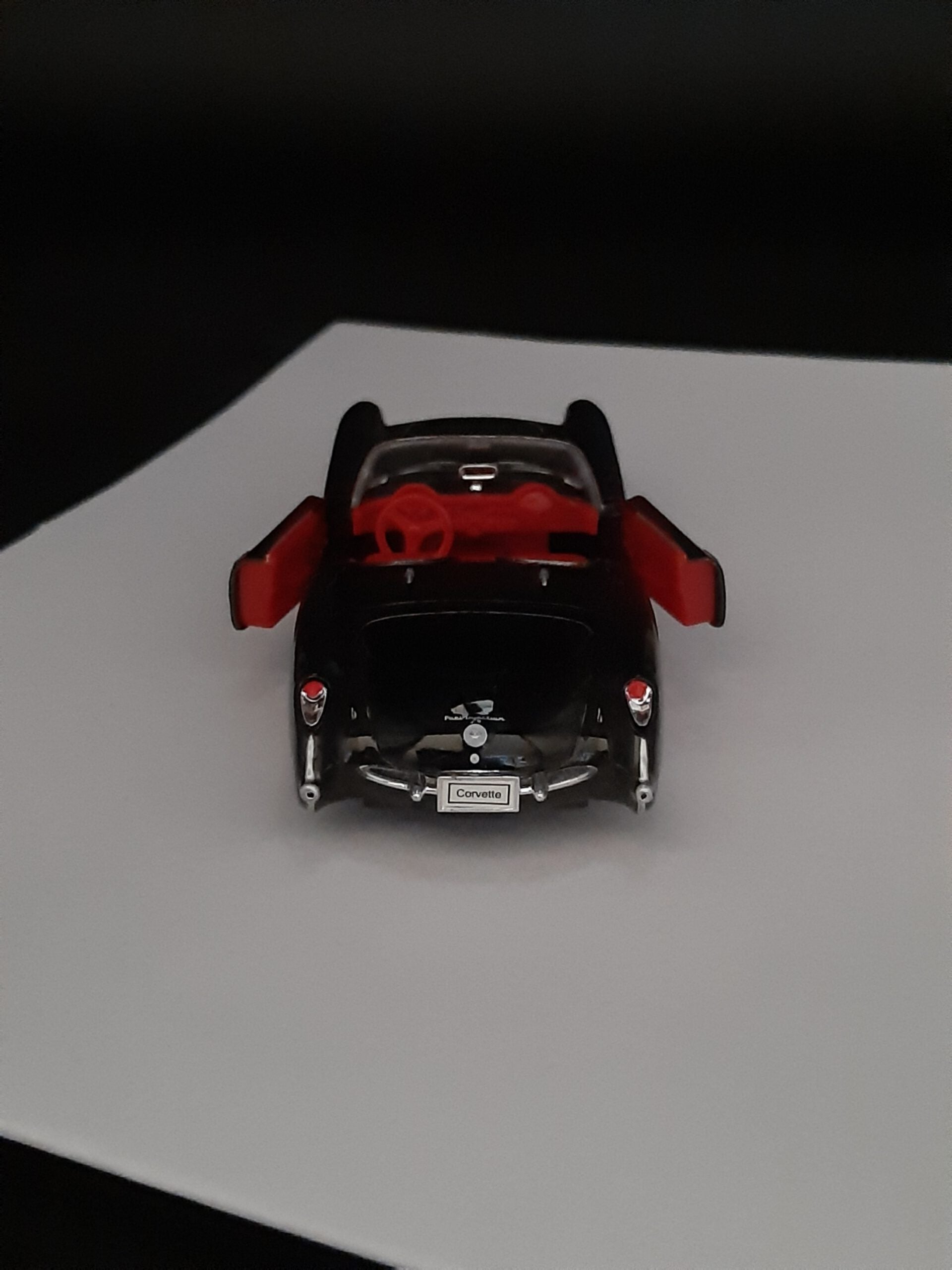 Modellauto Chevrolet 1957 - Corvette Cabrio schwarz (aus Metall mit Friktionsmotor) 1:36