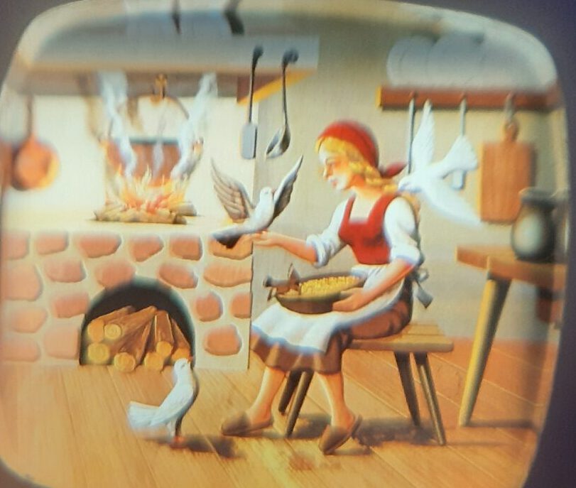 Bildbetrachter TV - Märchen Aschenputtel Klick-Fernseher Mini-Dia Betrachter Gucki Nostalgie