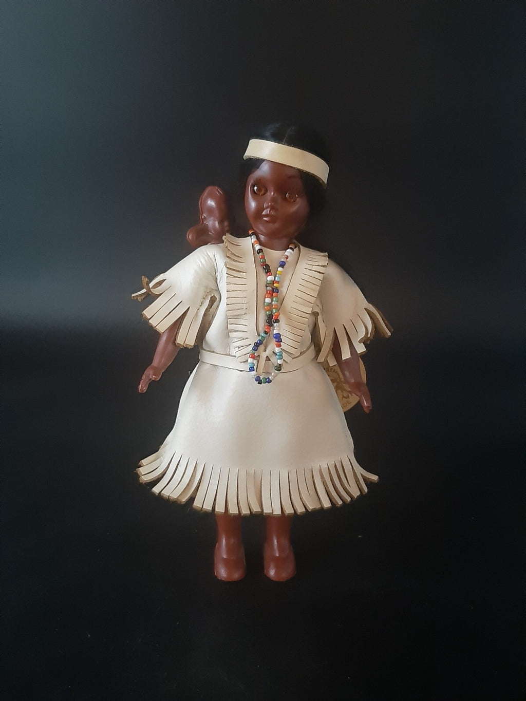 Dies & Das Puppe Indianerin mit Baby auf dem Rücken Indian Made Kleidung aus Leder Höhe ca. 18 cm