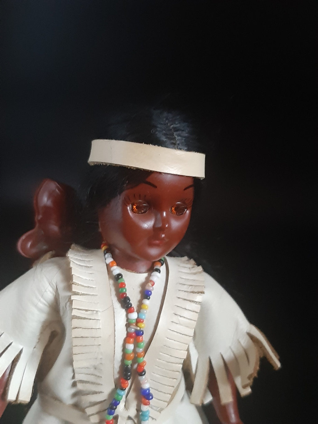Dies & Das Puppe Indianerin mit Baby auf dem Rücken Indian Made Kleidung aus Leder Höhe ca. 18 cm