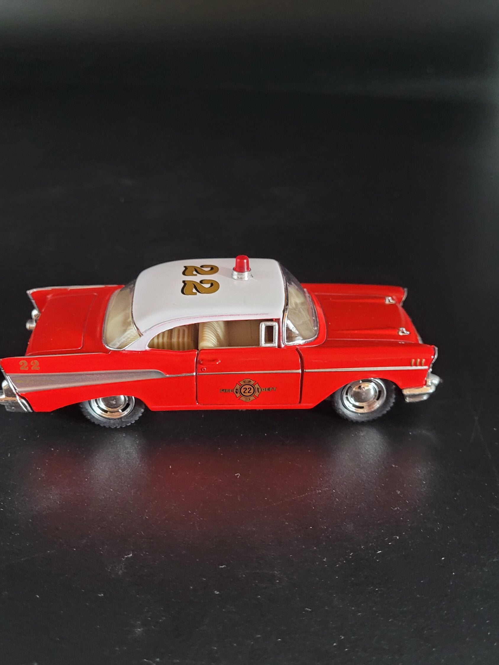Modellauto Chevrolet 1957 - Corvette Bel Air Fire Dept. rot  1:40