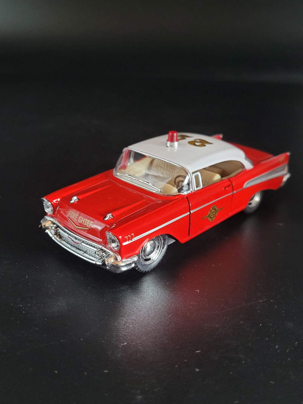 Modellauto Chevrolet 1957 - Corvette Bel Air Fire Dept. rot  1:40