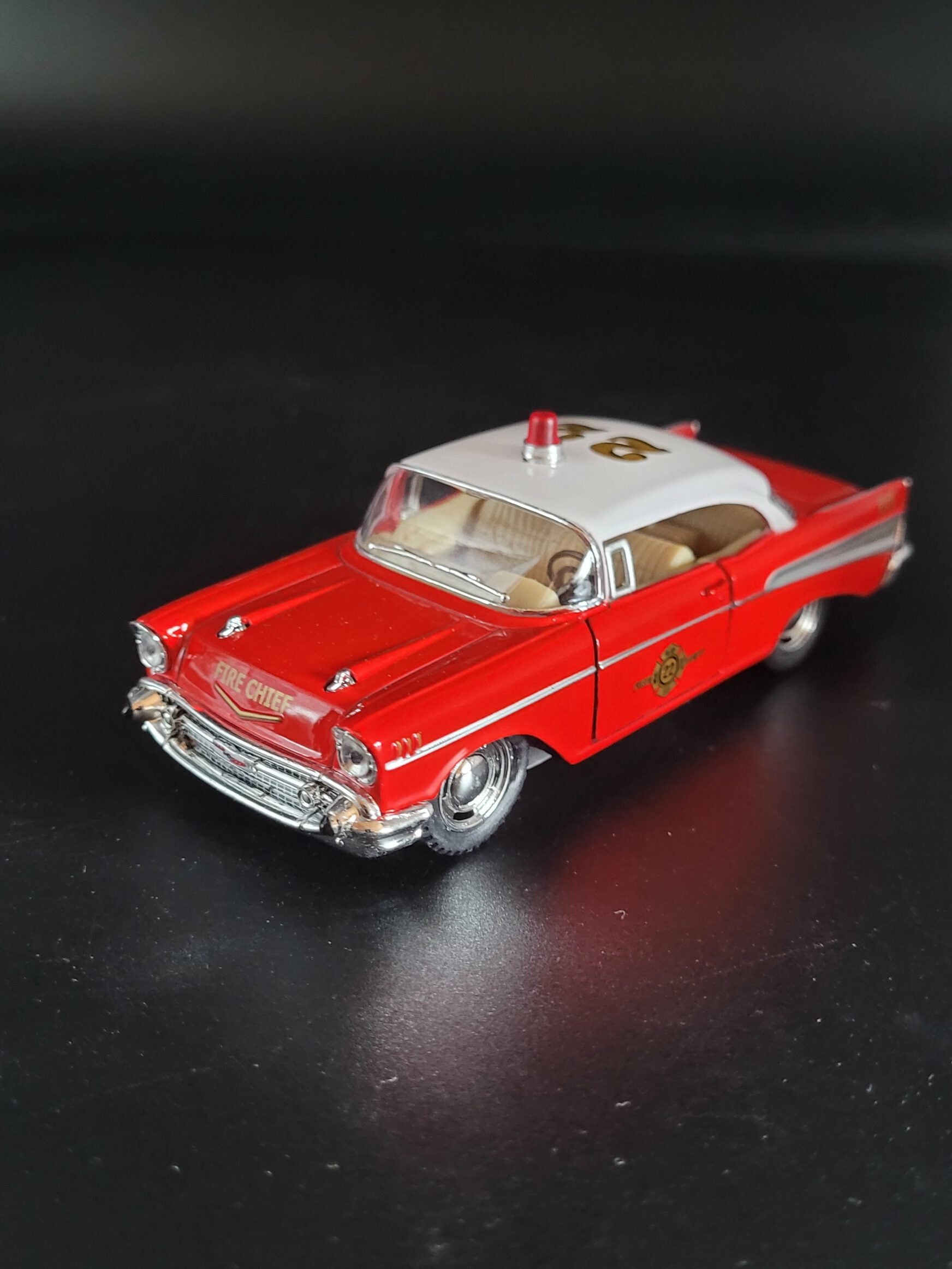 Modellauto Chevrolet 1957 - Corvette Bel Air Fire Dept. rot  1:40