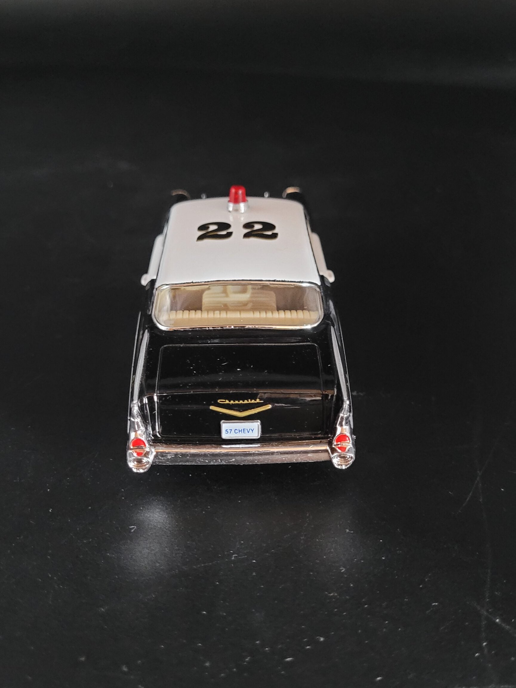 Modellauto Chevrolet 1957 - Corvette Bel Air Police schwarz/weiß (aus Metall mit Friktionsmotor) 1:40