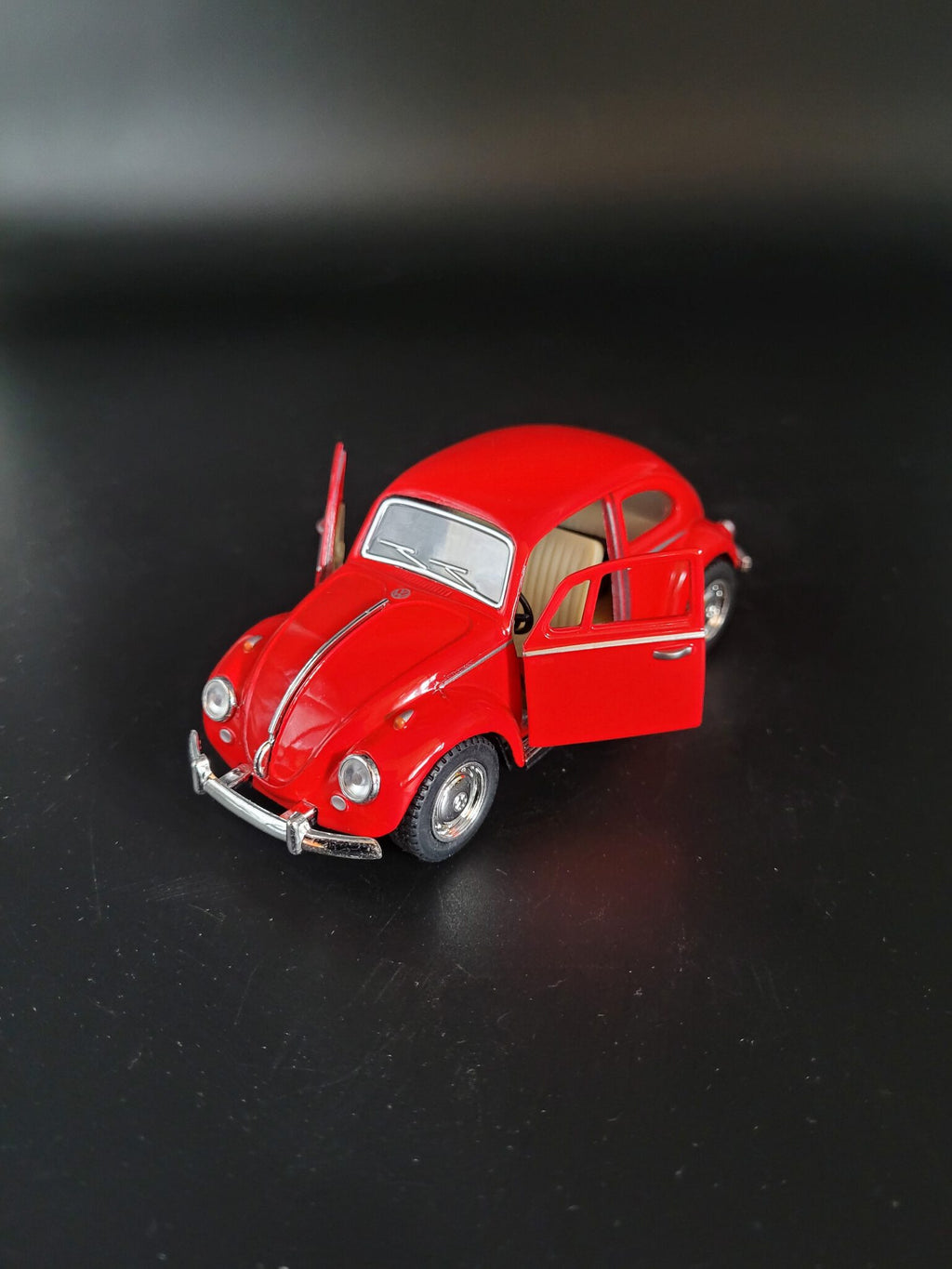 Modellauto VW Volkswagen - Classical Beetle 1967 - rot (aus Metall mit Friktionsmotor) 1:32