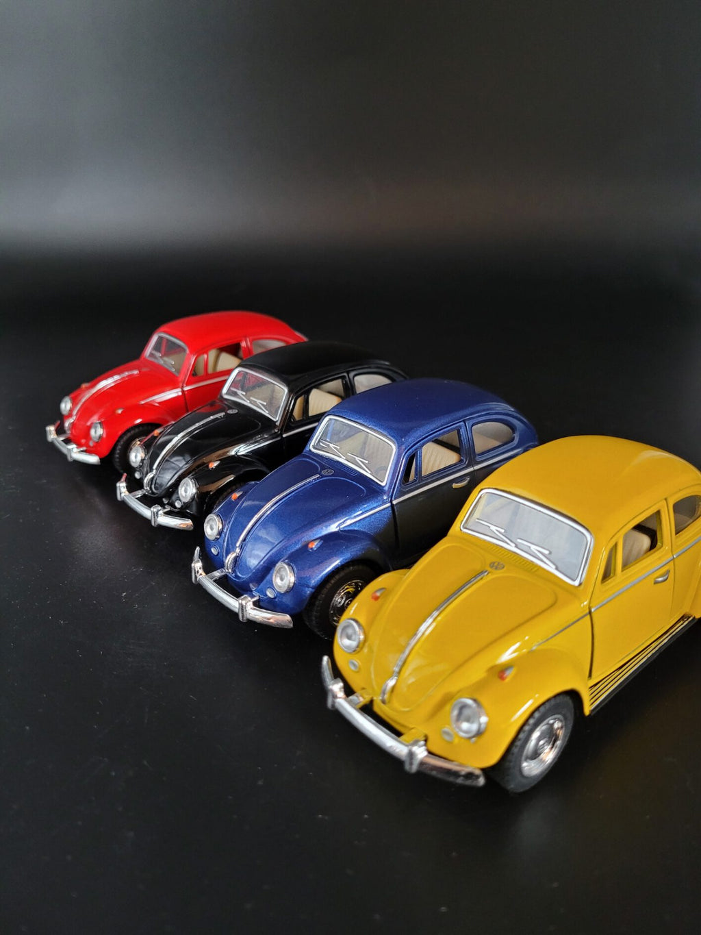 Modellauto VW Volkswagen - Classical Beetle 1967 - graublau (aus Metall mit Friktionsmotor) 1:32