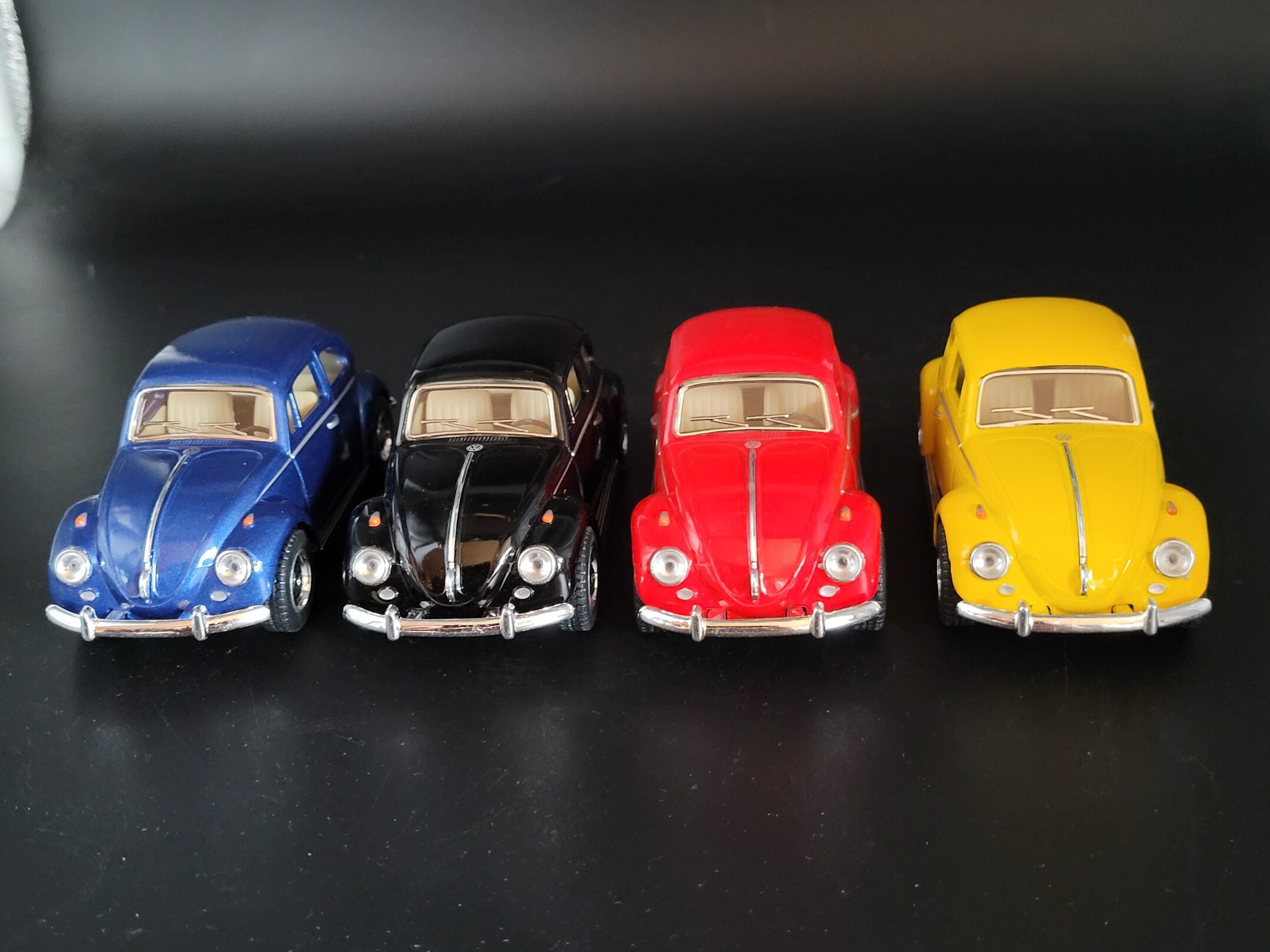 Modellauto VW Volkswagen - Classical Beetle 1967 - graublau (aus Metall mit Friktionsmotor) 1:32