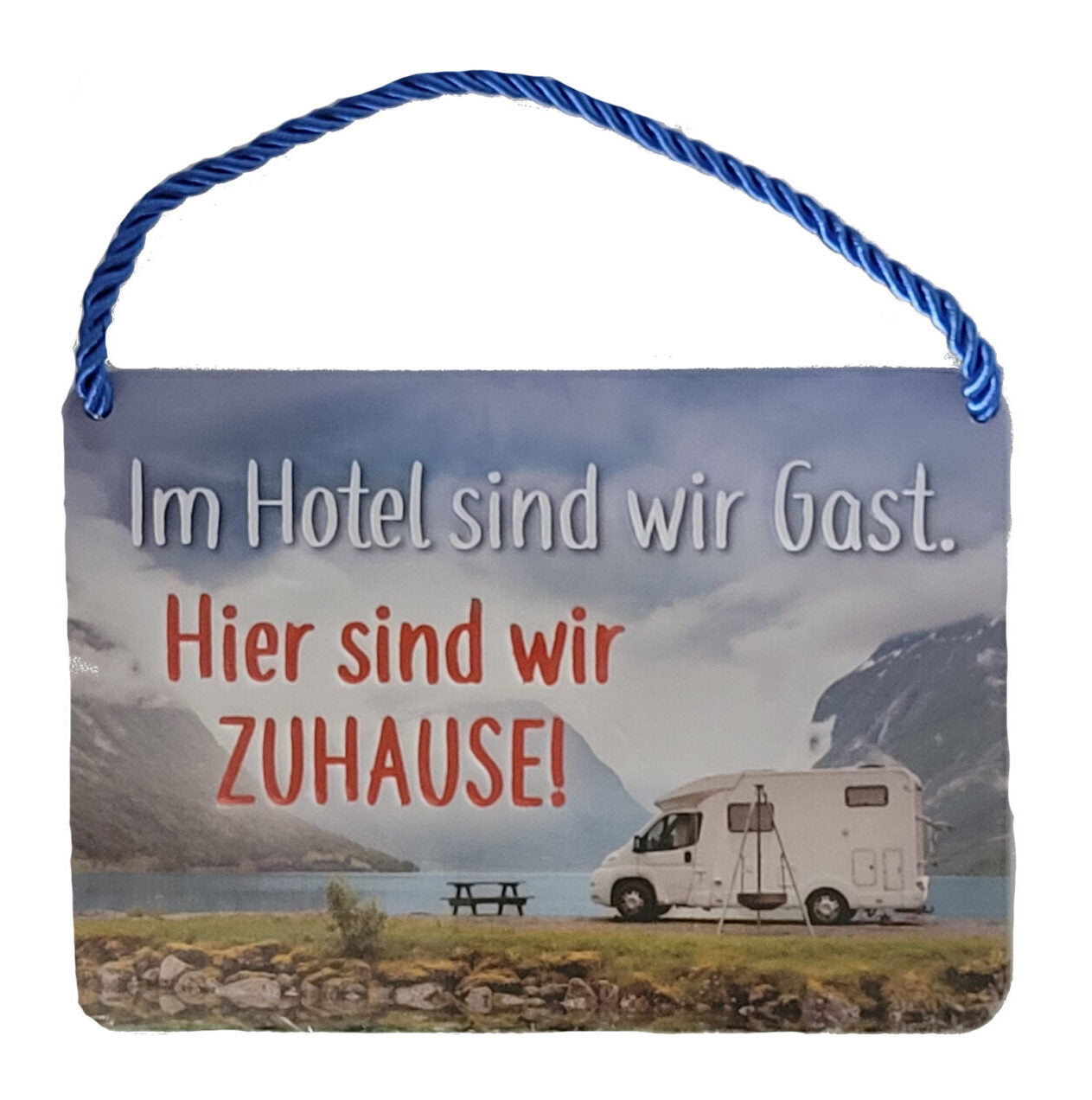 Hängeschild Im Hotel sind wir Gast. Hier sind wir Zuhause. (16,5 x 11,5 cm)