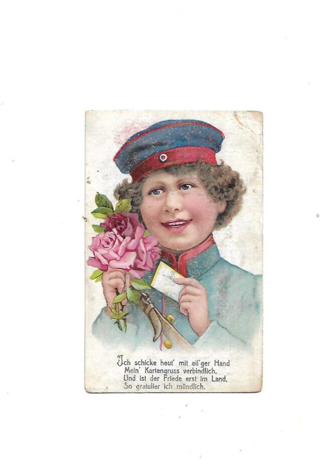 Foto Ansichtskarte Feldpost 1. WK Junge Frau mit Feldmütze und Blumen