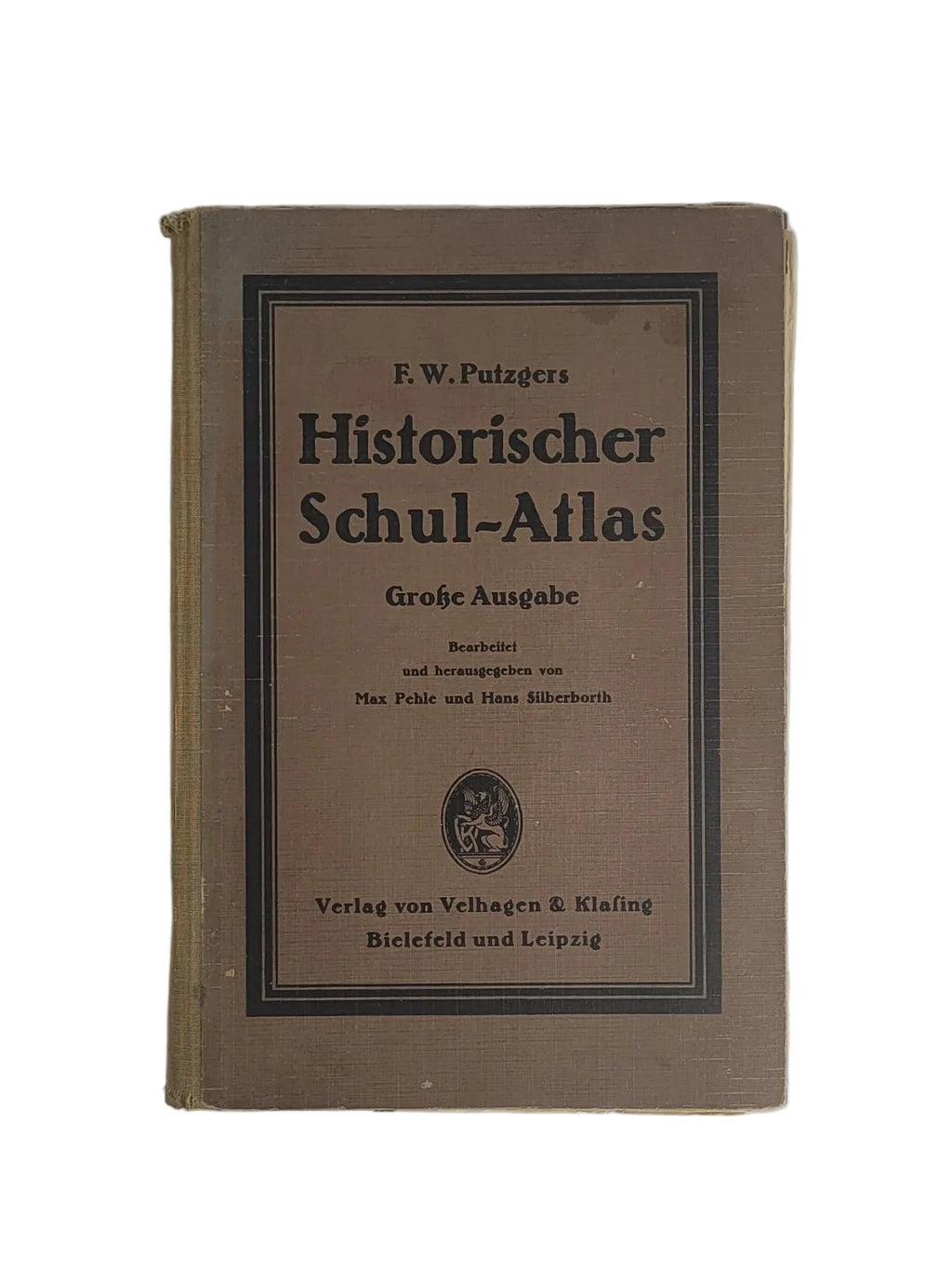 Historisches Buchl von „F. W. Putzgers Historischer Schul-Atlas“ (Große Ausgabe, 1929) aus dem Verlag Velhagen & Klasing in Braun mit Altdeutscher Schrift.