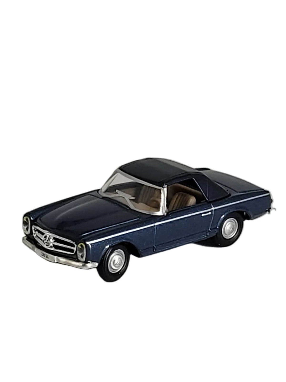 „Miniatur‑Automagnet Mercedes Benz 560 SL Soft Top, detailgetreu handgefertigt, gelbes Metallmodell mit hochwertigem Kraftmagnet (1 cm × 0,5 cm), haftet sicher auf allen magnetischen Oberflächen, ca. 4,5–7 cm groß.“