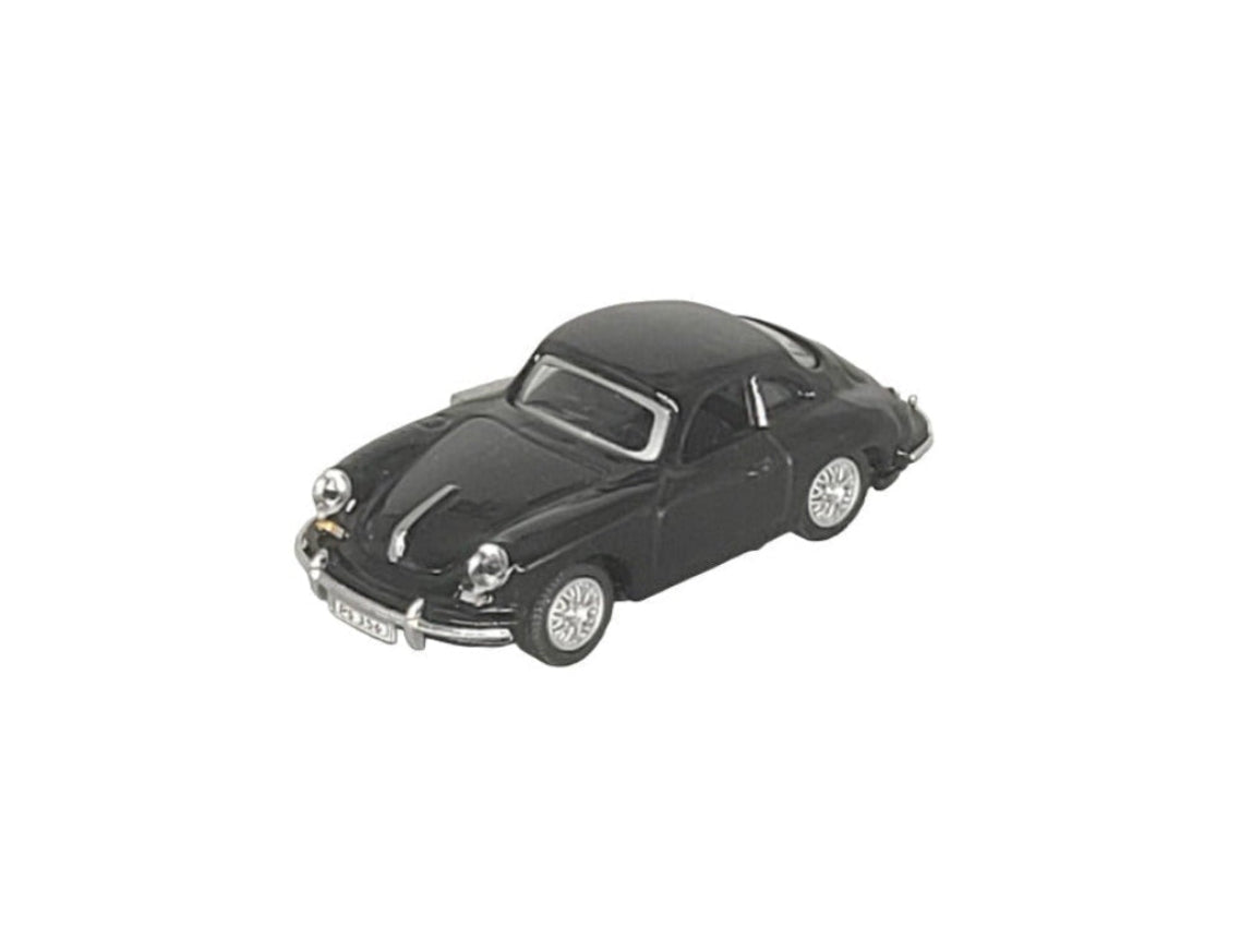 „Automagnet mit Motiv eines schwarzen Porsche 356B Coupé, frontal seitlich fotografiert.“
