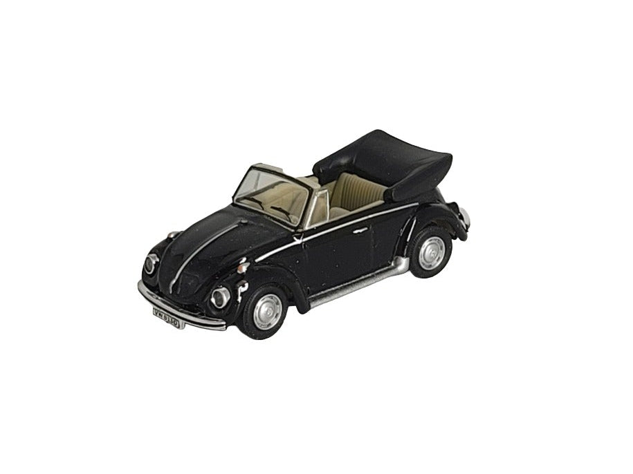 „Automagnet VW Käfer Cabrio in Schwarz, detailgetreues Miniaturmodell aus Metall und Kunststoff, ca. 4,5–6 cm groß, mit hochwertigem Kraftmagnet; nicht für Glastafeln geeignet.“
