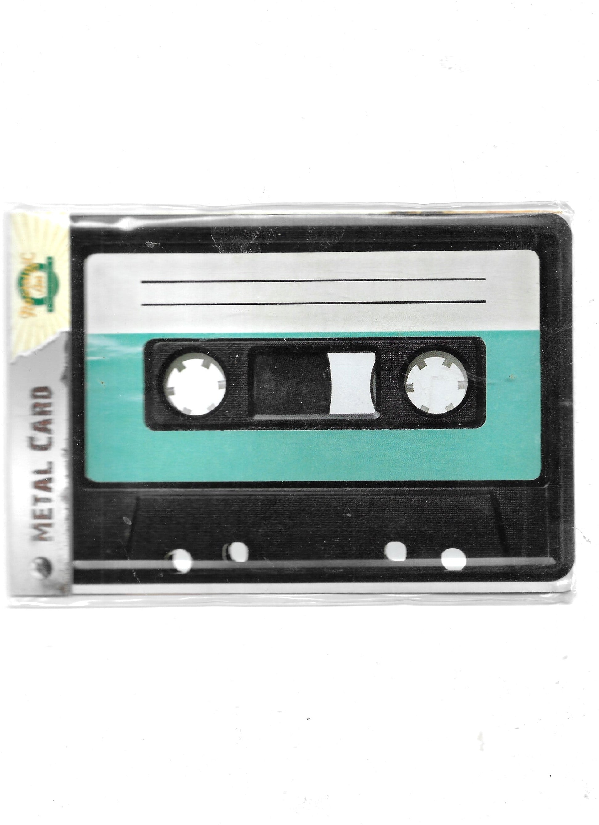 „Blechpostkarte Kassette – retro, gewölbte und randgeprägte Vintage‑Metallpostkarte von Nostalgic Art“