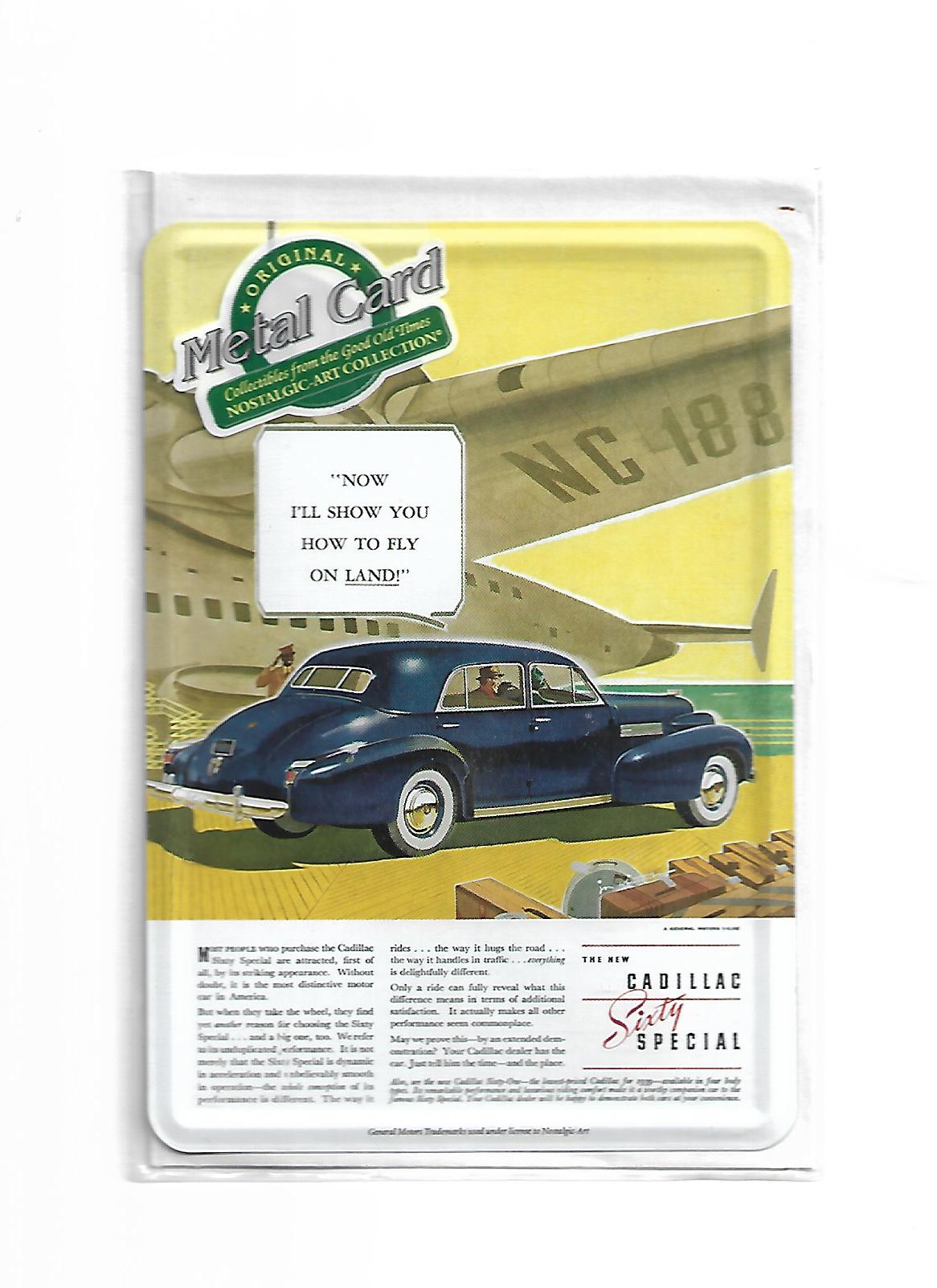 „Nostalgische Blechpostkarte ‚Cadillac‘, 8 × 11 cm, gewölbt und randgeprägt, aus Metall mit Papierbeschichtung, 38 g. Retro‑Automobilwerbung der Marke Cadillac im Vintage‑Design.“