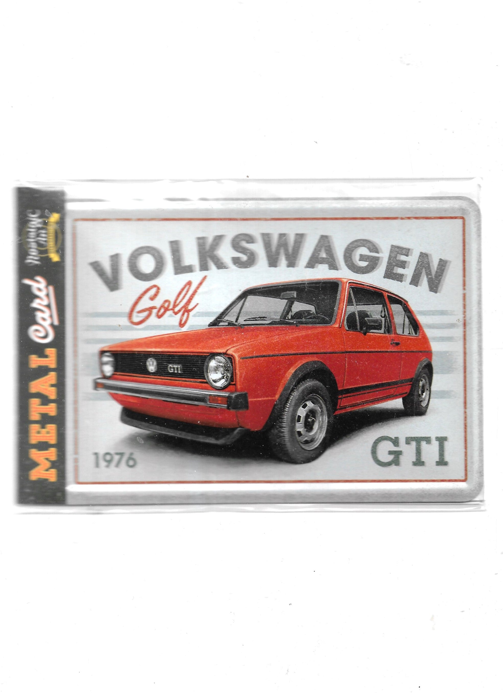 „Blechpostkarte VW Golf GTI 1976 – gewölbte, randgeprägte Vintage‑Metallpostkarte von Nostalgic Art“
