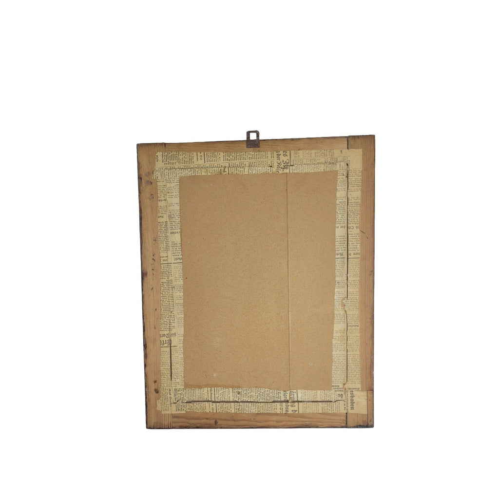 „Rückseite eines alten Holzrahmens mit Pappendeckel und Zeitungsverklebung in Frakturschrift, ca. 1920–1940“