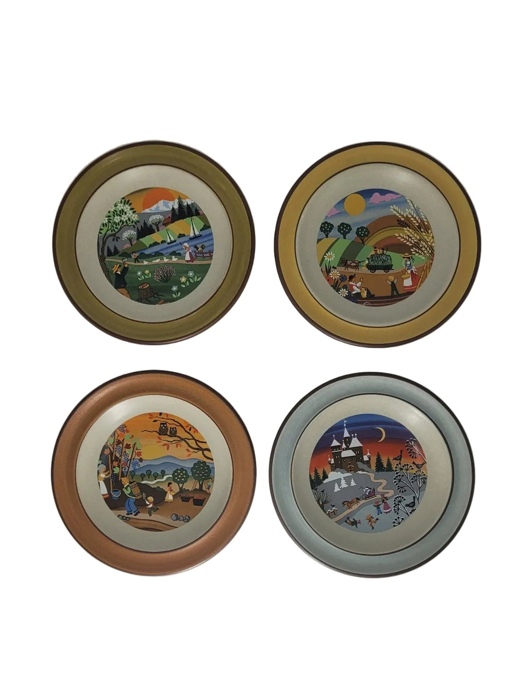 Vierteiliges Set runder Vintage-Wandteller aus Schramberger Keramik (Durchmesser 16 cm) mit farbenfrohen Motiven der vier Jahreszeiten Frühling, Sommer, Herbst und Winter.