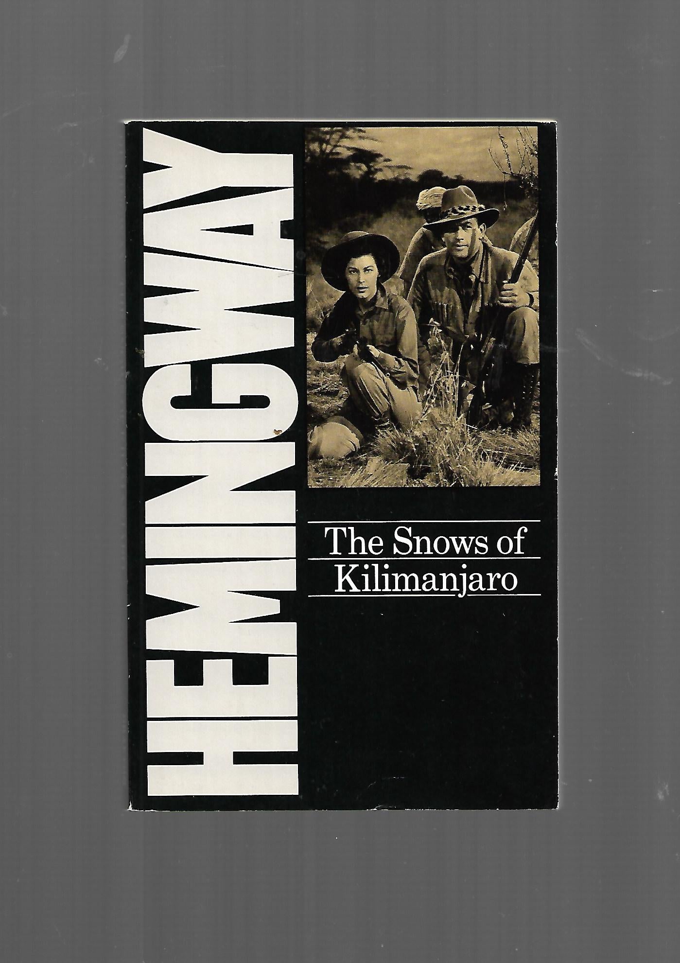 The Snows of Kilimanjaro — Ernest Hemingway; Grafton Books 1986; Taschenbuch; gebrauchter Zustand; Rückseite leicht beschädigt.