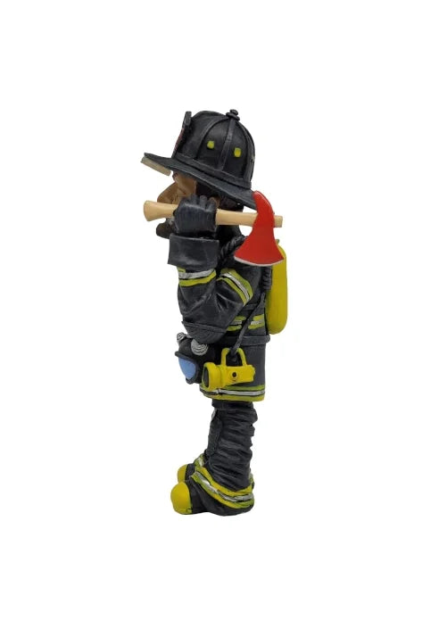 Figur - Feuerwehrmann im Einsatz aus Polyresin