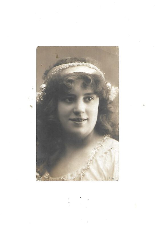 Foto Ansichtskarte Weltpostverein 878/1- Porträt junge Frau gestempelt Bayern 5 Pfennige - ca. 14 x 9 cm Ecken und kanten bestoßen, sonst guter Zustand