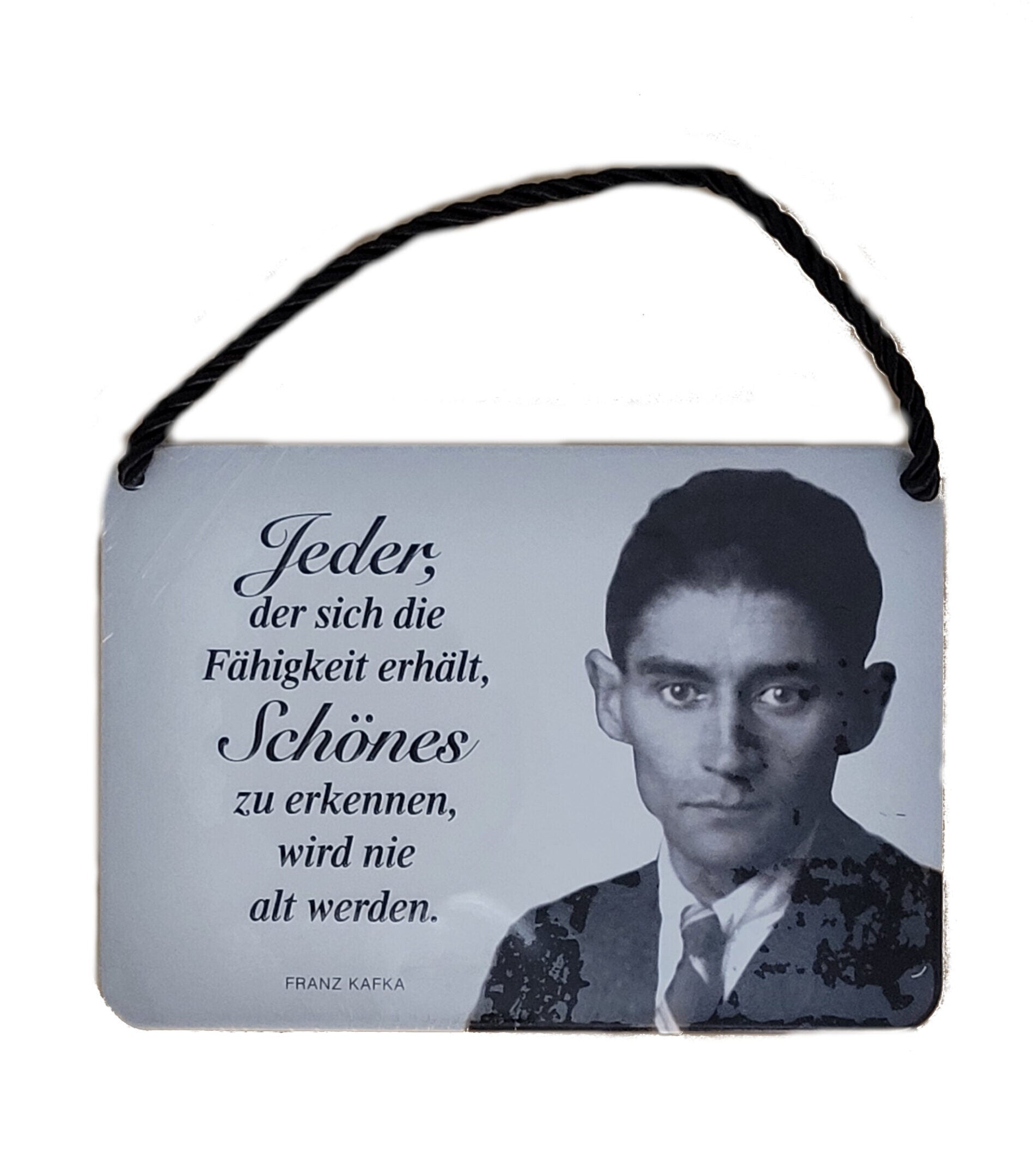 „Metallschild Franz Kafka – Spruch ‚Jeder, der sich die Fähigkeit erhält, Schönes zu erkennen, wird nie alt werden‘, graues Hängeschild 16,5 × 11,5 cm im Vintage‑Stil“