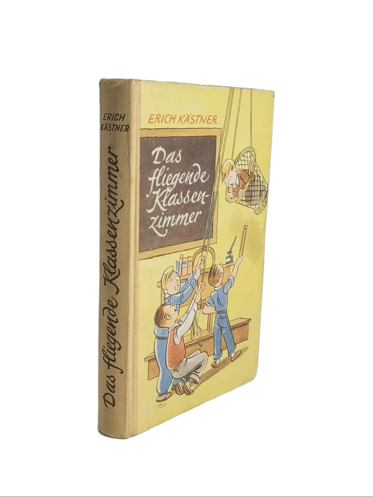 Vorderseite des Kinderbuchs „Das fliegende Klassenzimmer“ von Erich Kästner (Büchergilde Gutenberg) mit farbiger Zeichnung von Walter Trier: Schulkinder vor einer Schultafel und auf Schulbänken.