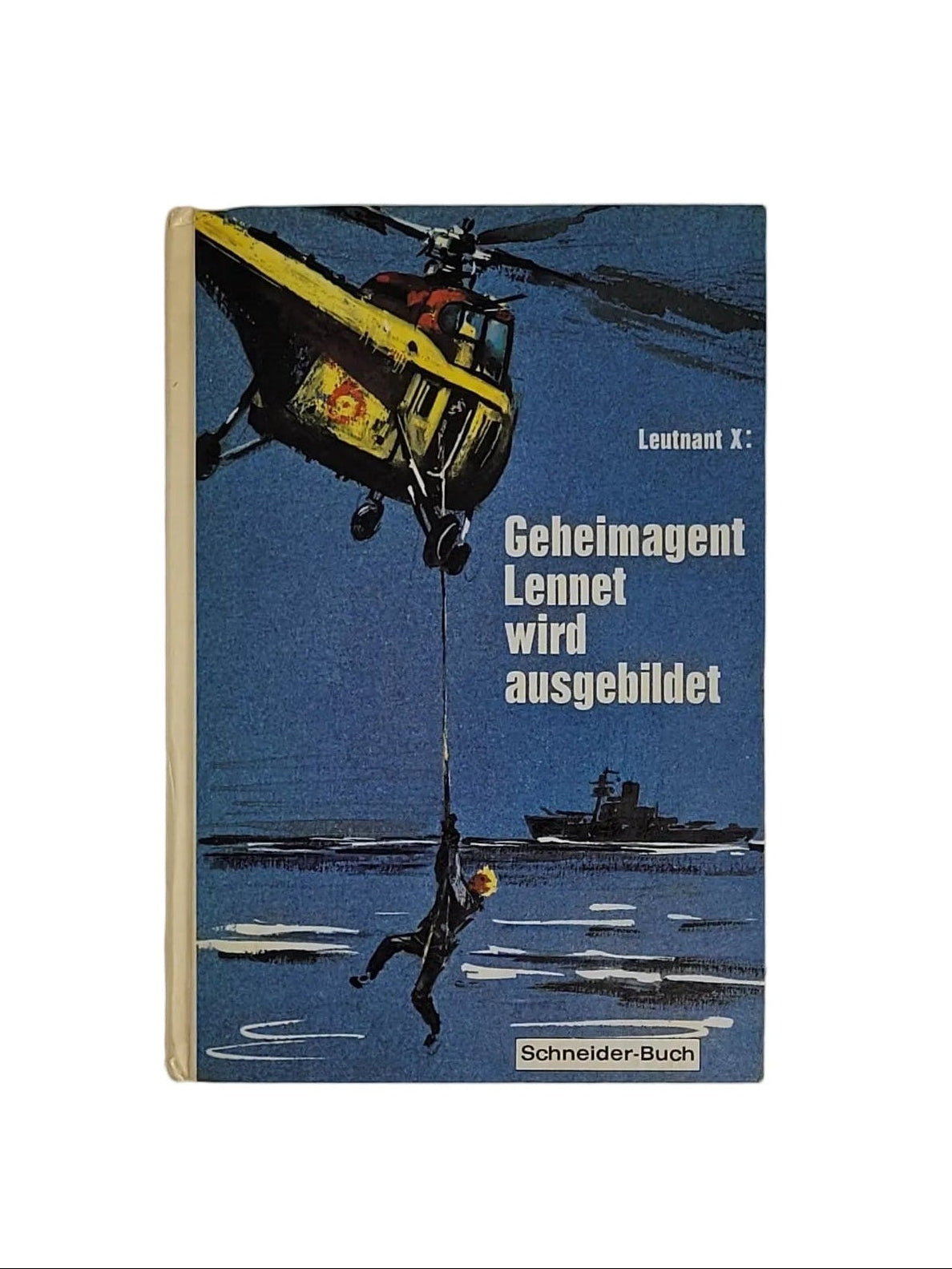 Vintage Schneider-Buch „Geheimagent Lennet wird ausgebildet“ von Leutnant X. Das Cover zeigt eine dramatische Illustration eines Mannes, der an einem Seil unter einem gelben Hubschrauber über dem Meer hängt.