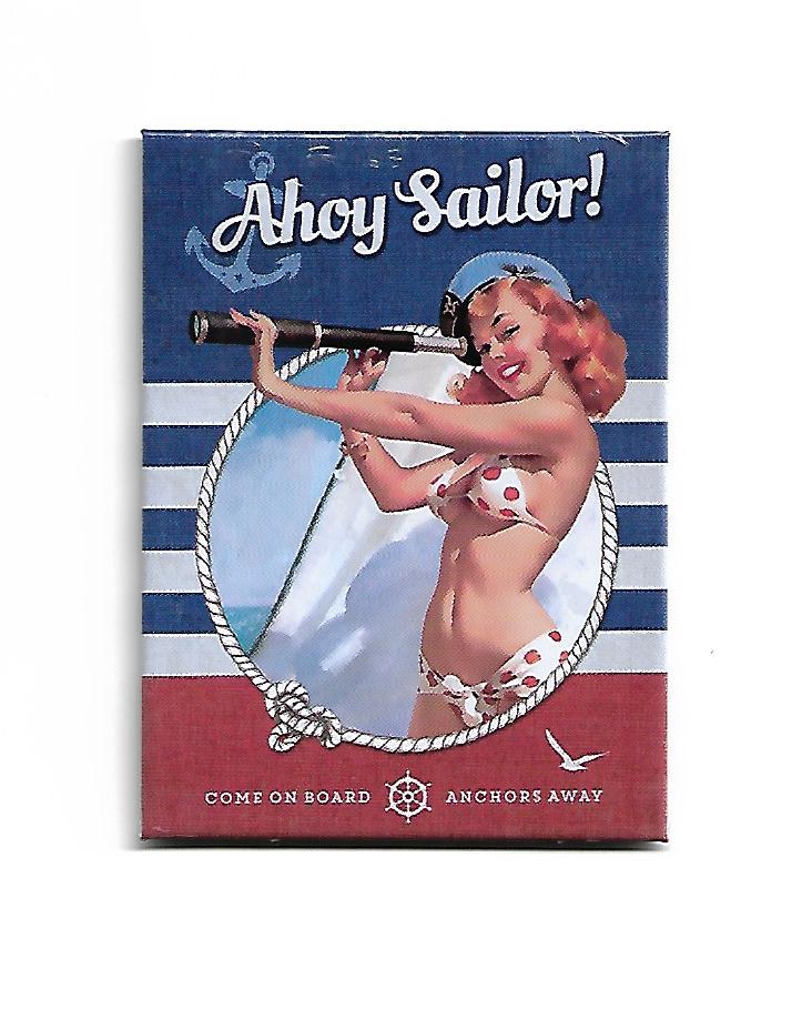 „Rechteckiger Kühlschrankmagnet ‚Ahoy Sailor!‘ von Nostalgic Art; maritimes Retro‑Design in Blau, Rot und Weiß; vierfarbig bedrucktes, stabiles Blech; vollflächiger Magnet, 6 × 8 cm.“