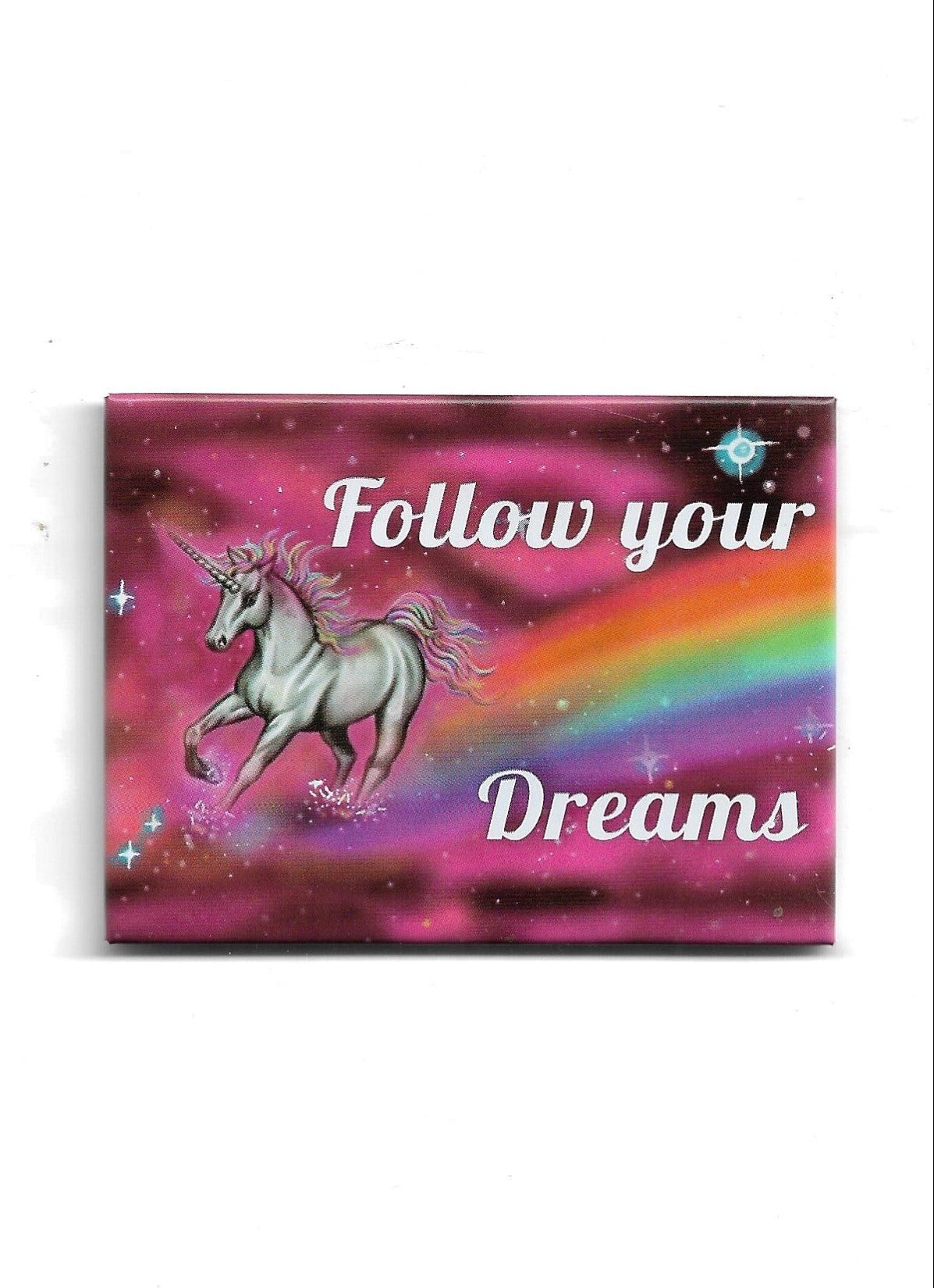 „Rechteckiger Kühlschrankmagnet ‚Einhorn – Follow your Dreams‘; farbig bedrucktes, stabiles Blech; vollflächiger Magnet; Format ca. 6 × 8 cm; geeignet zum Befestigen mehrerer Notizzettel.“
