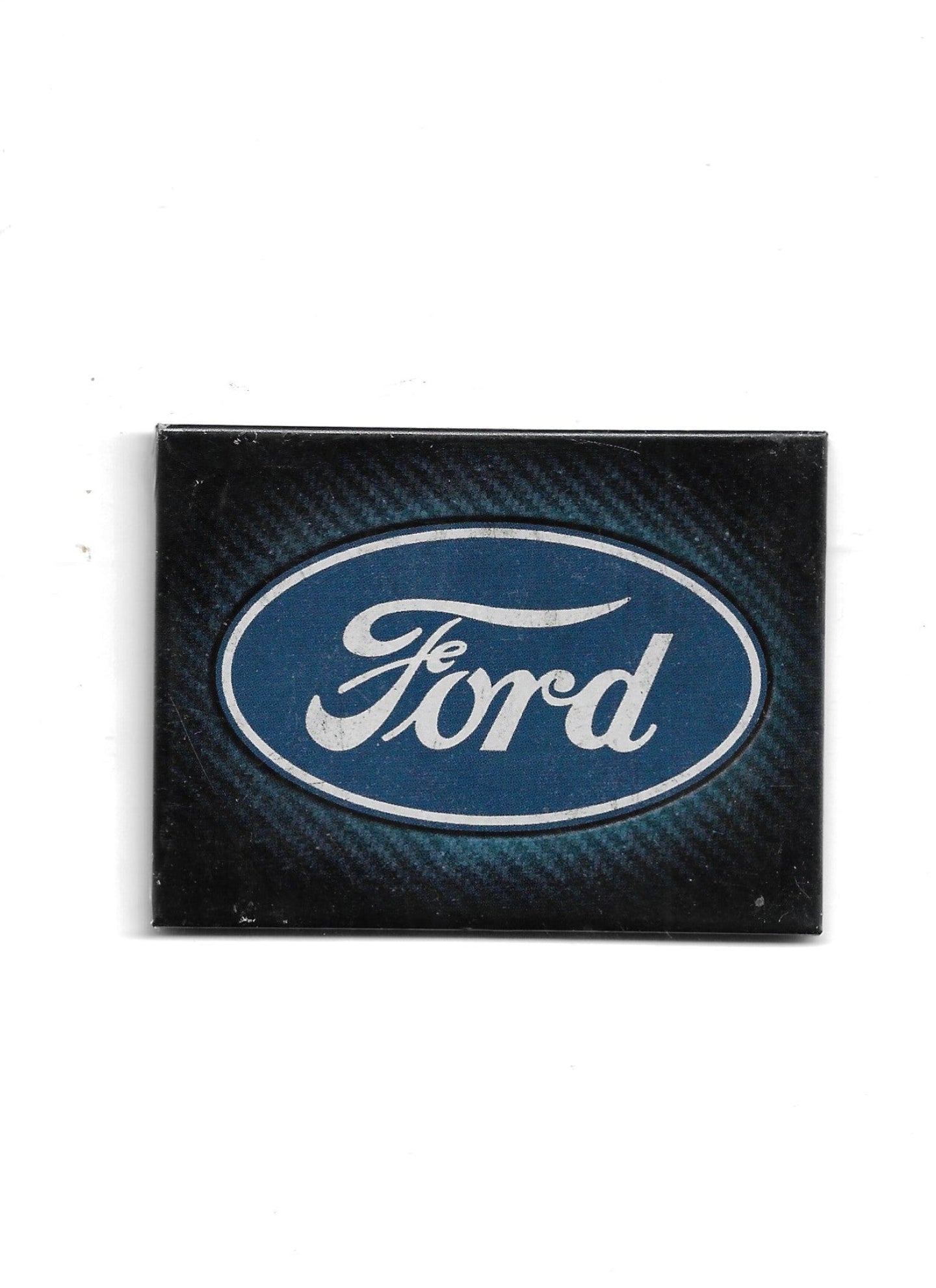„Rechteckiger Kühlschrankmagnet ‚Ford Logo‑blau‘; vierfarbig bedrucktes, stabiles Blech; vollflächiger Magnet; Format ca. 6 × 8 cm; geeignet zum Befestigen mehrerer Notizzettel.“