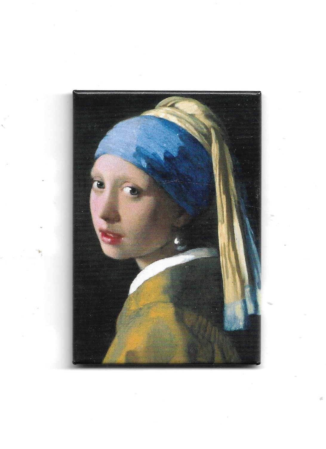 „Rechteckiger Kühlschrankmagnet ‚Jan Vermeer – Mädchen mit einem Perlenohrring‘; farbig bedrucktes, stabiles Stahlblech; große Magnetfläche 8 × 5,5 cm; geeignet zum Befestigen von Notizzetteln.“