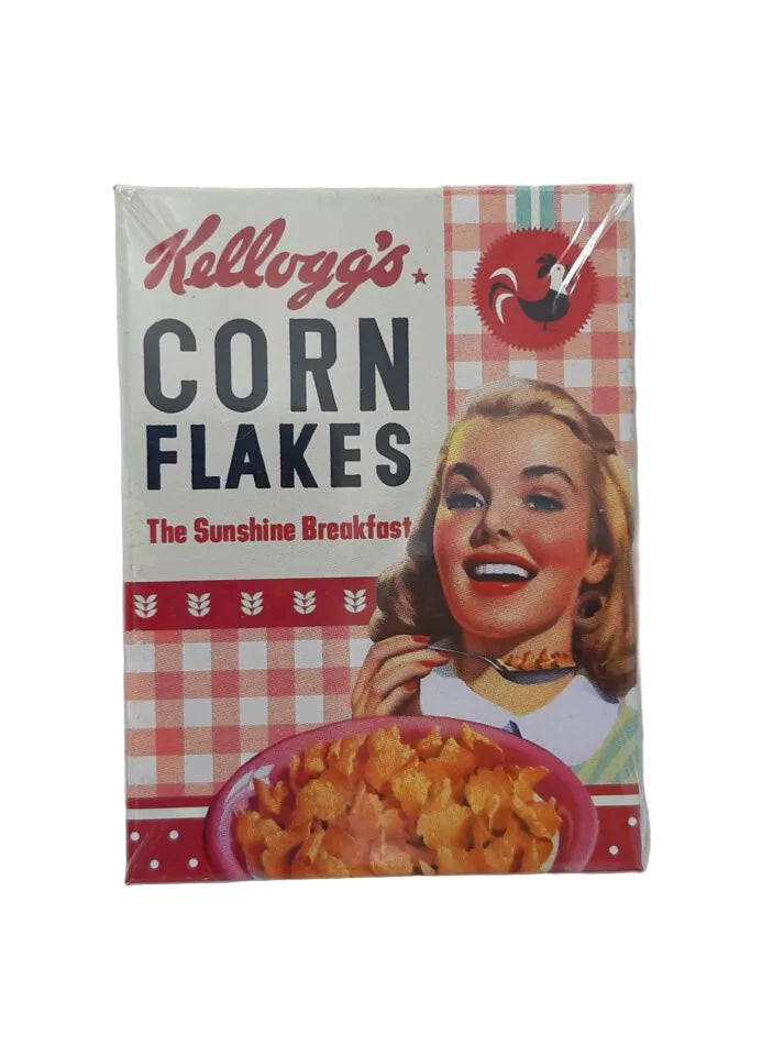 „Rechteckiger Kühlschrankmagnet ‚Kellog’s Girl – Corn Flakes Collage‘; vierfarbig bedrucktes, stabiles Blech; vollflächiger Magnet; Format ca. 6 × 8 cm; geeignet zum Befestigen mehrerer Notizzettel.“