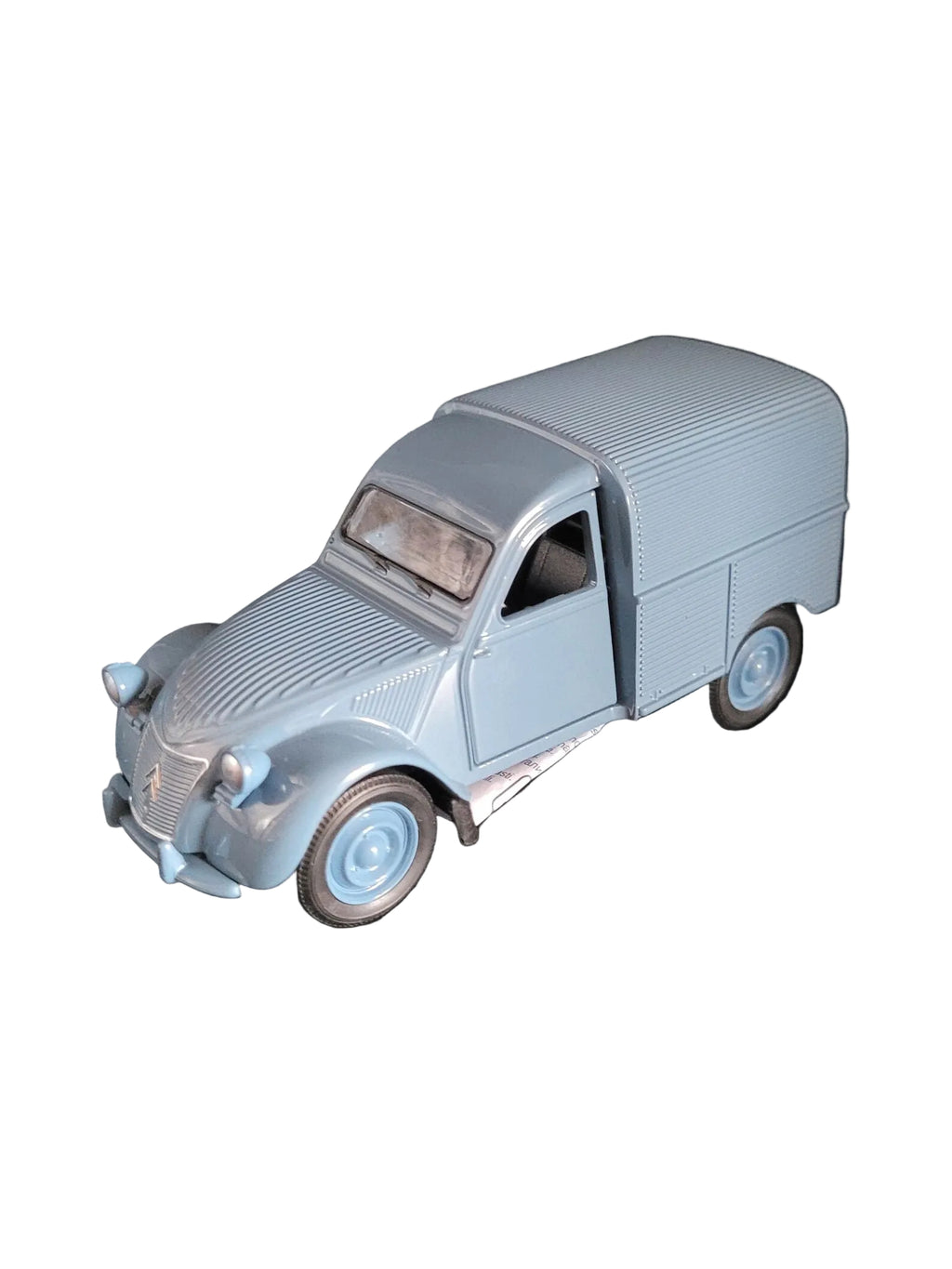 „Graublaues Modellauto Citroën 2 CV Fourgonette, geschlossen, aus Metall mit Friktionsmotor, im Maßstab 1:36. Das Miniaturfahrzeug misst etwa 12 × 5 × 5,5 cm und zeigt typische Details des klassischen 2CV‑Lieferwagens.“