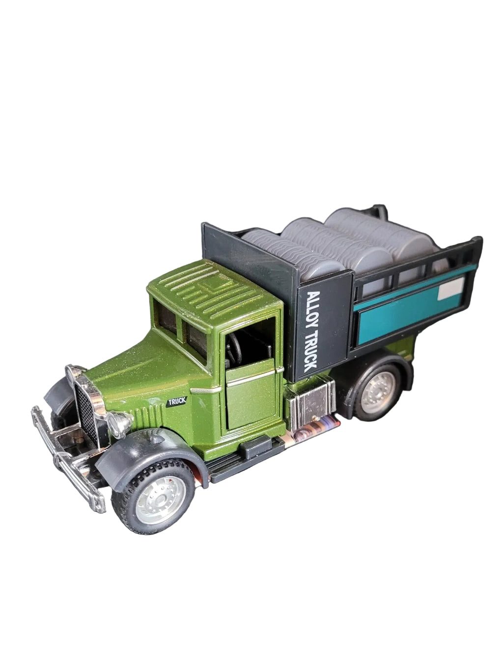 „Grünes Modellauto eines klassischen Ford‑Oldtimer‑LKWs im Maßstab 1:36, aus Metall mit Kunststoffteilen und Friktionsmotor. Das Miniaturfahrzeug misst etwa 13 × 5 × 6 cm und zeigt typische Details eines historischen Ford‑Trucks.“