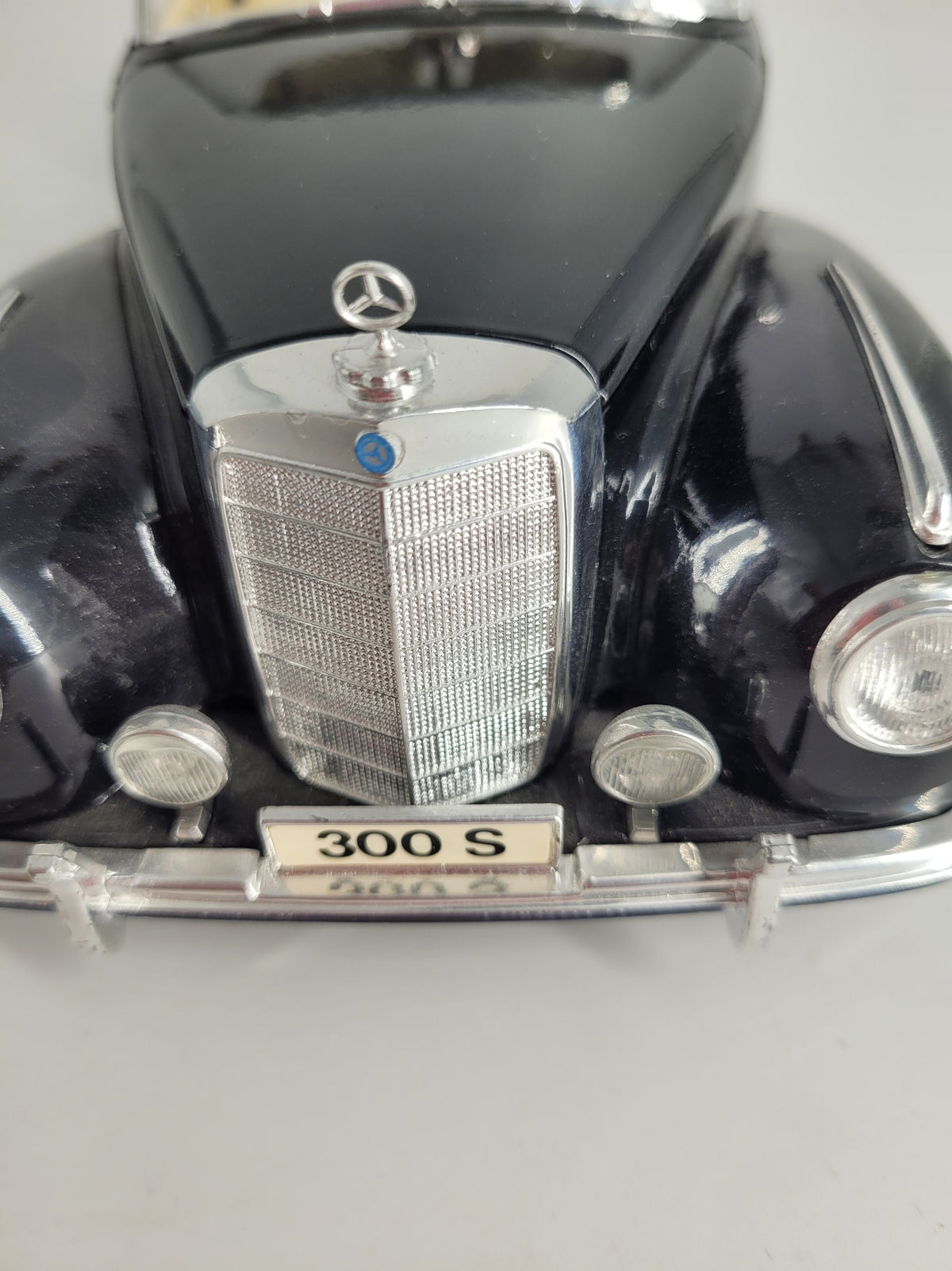 Modellauto Mercedes-Benz 300 S Cabriolet (1955) 1 : 18