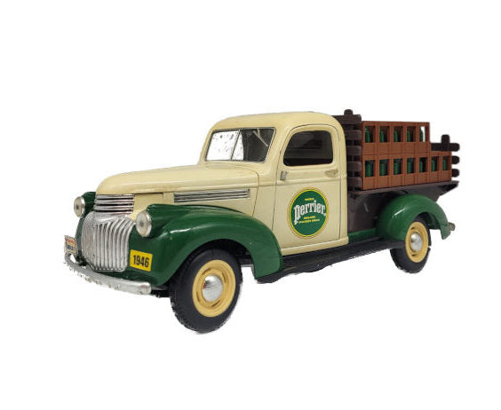 Modellauto Chevrolet Brasseur Perrier Pick-Up 1:19 von Solido ca. 27 cm Länge x 11,0 cm Breite x 10,0 cm Höhe gebraucht,  Fahrer und Beifahrertür lassen sich öffnen, ohne Umverpackung Seitenansicht