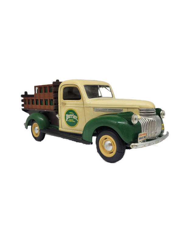 Modellauto Chevrolet Brasseur Perrier Pick-Up 1:19 von Solido ca. 27 cm Länge x 11,0 cm Breite x 10,0 cm Höhe gebraucht,  Fahrer und Beifahrertür lassen sich öffnen, ohne Umverpackung