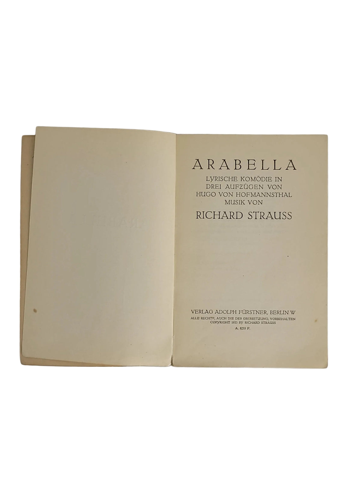 Dunkelgrüner Umschlag des Textbuchs Arabella von Richard Strauss mit hellem Rand und alt-deutscher Typografie.